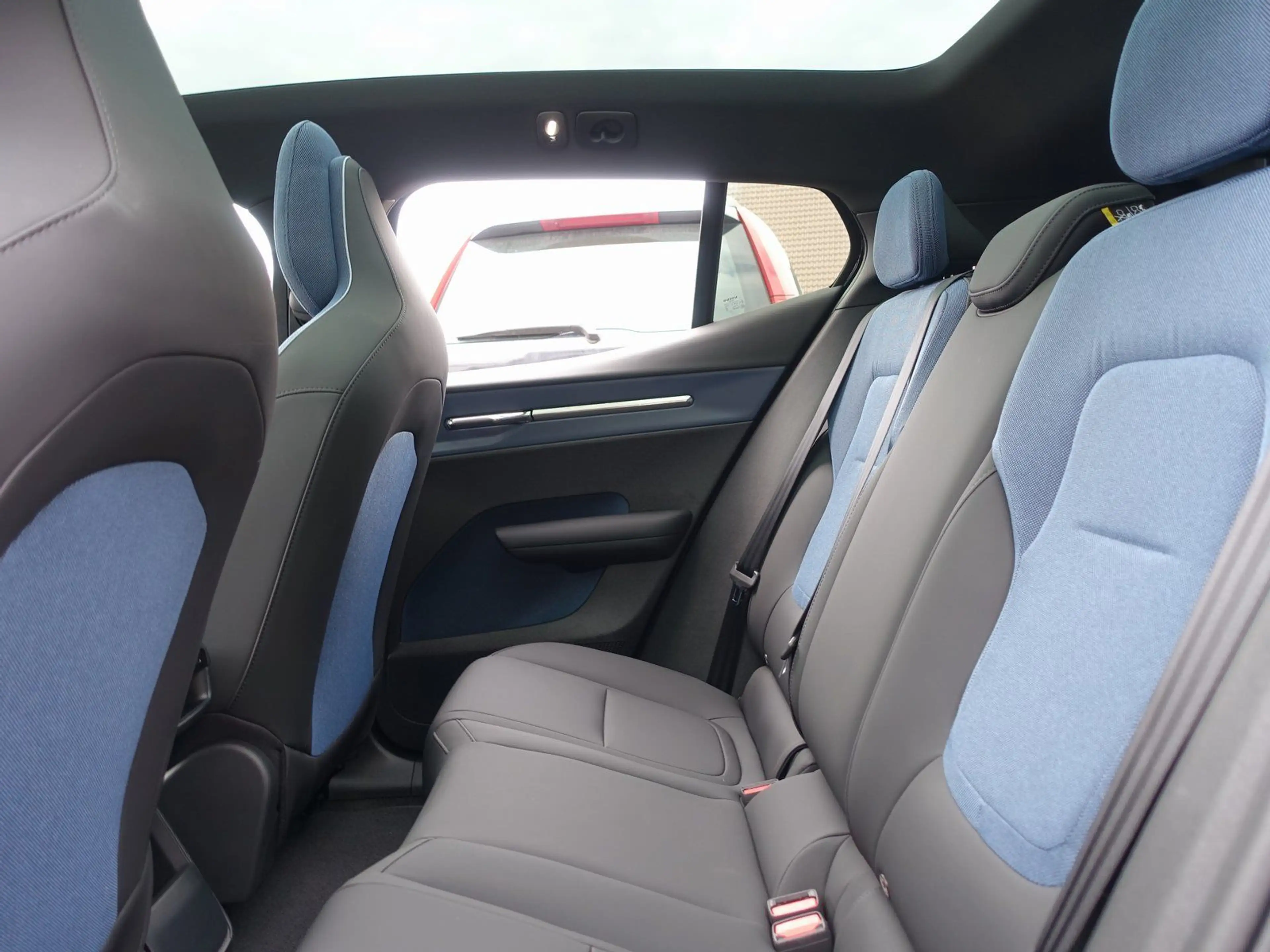 Volvo EX30 Black Edition Ultra Twin Motor Performance — photo 10
