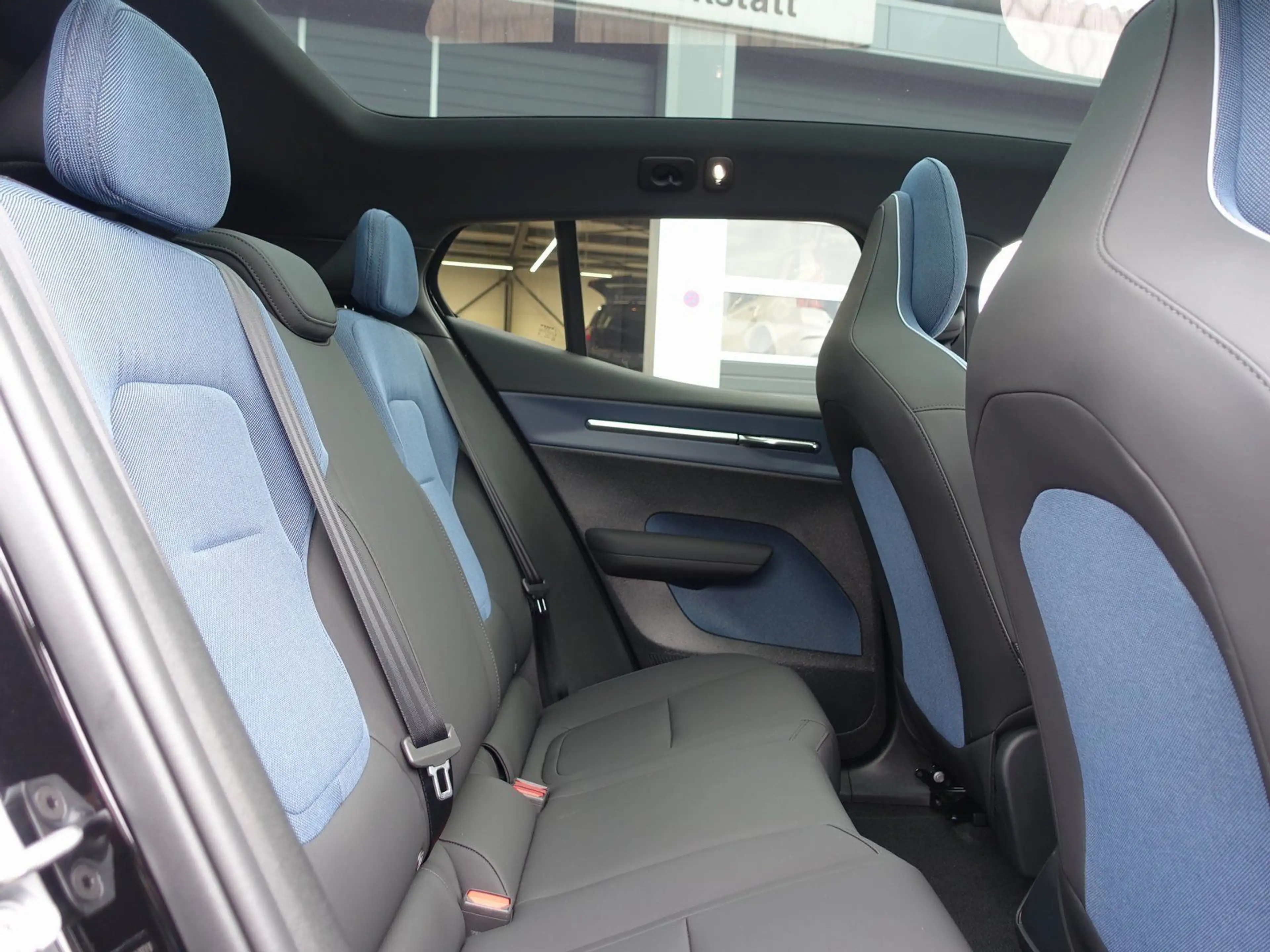 Volvo EX30 Black Edition Ultra Twin Motor Performance — photo 9