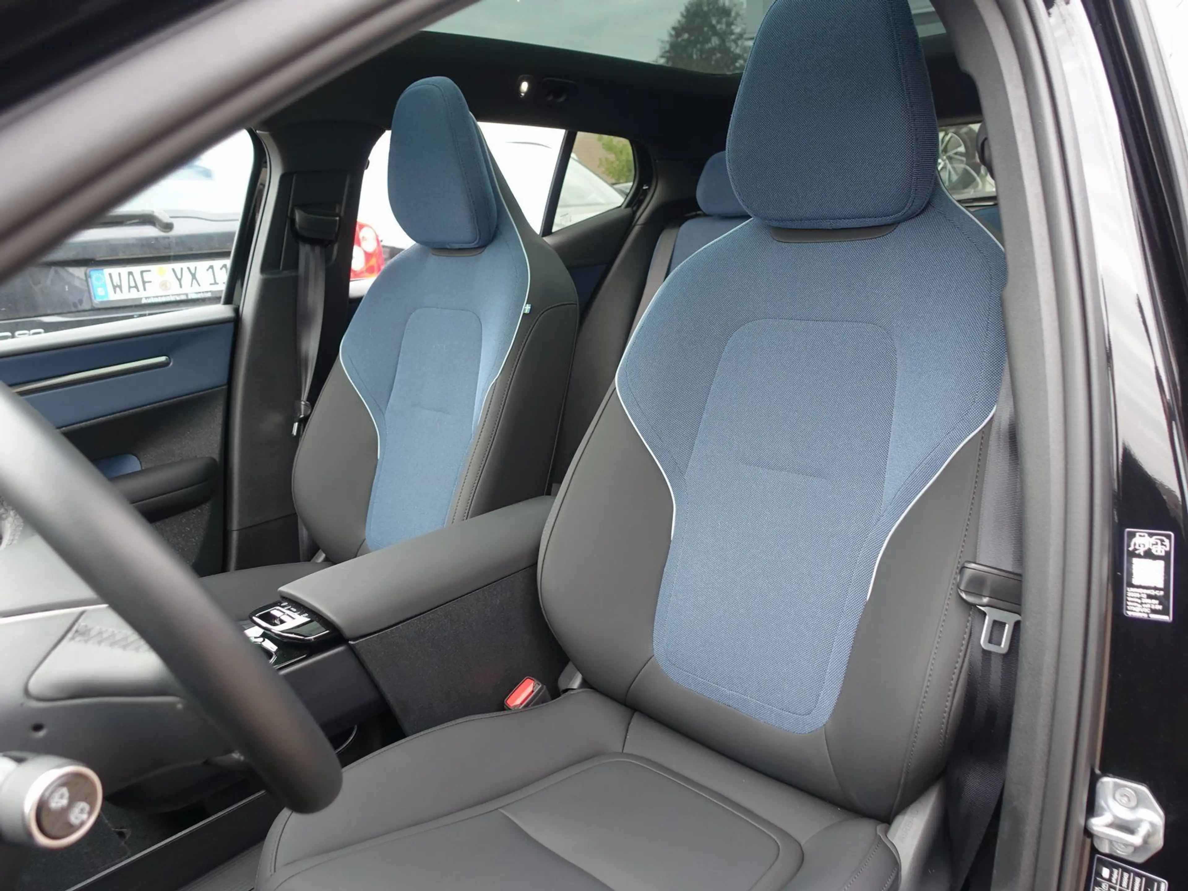 Volvo EX30 Black Edition Ultra Twin Motor Performance — photo 11