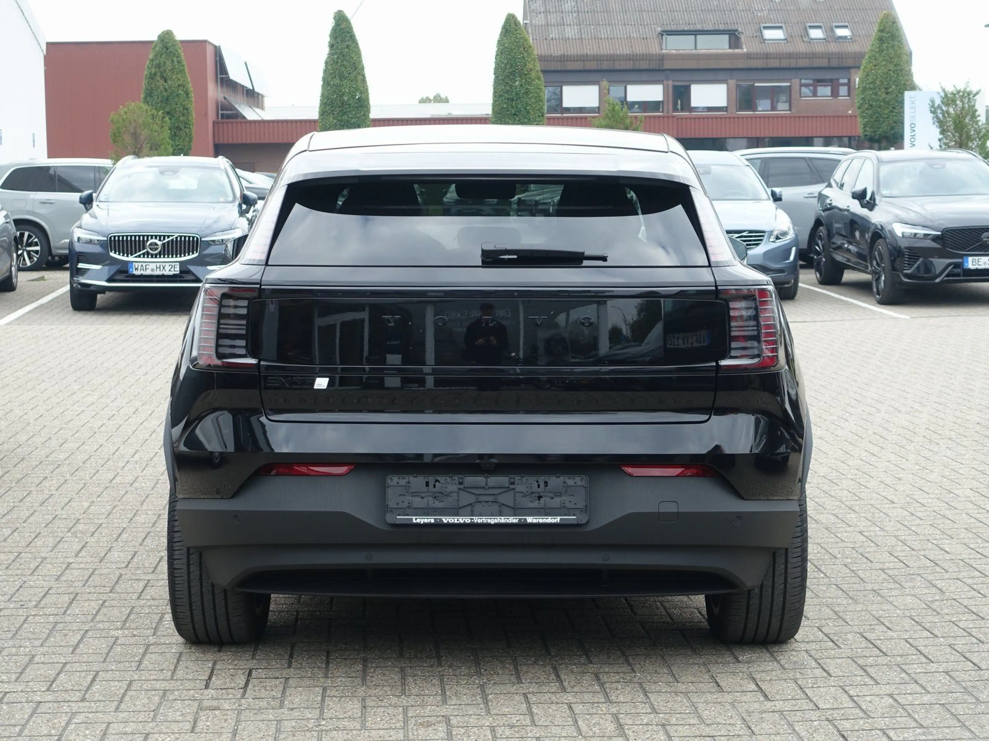 Volvo EX30 Black Edition Ultra Twin Motor Performance — photo 5