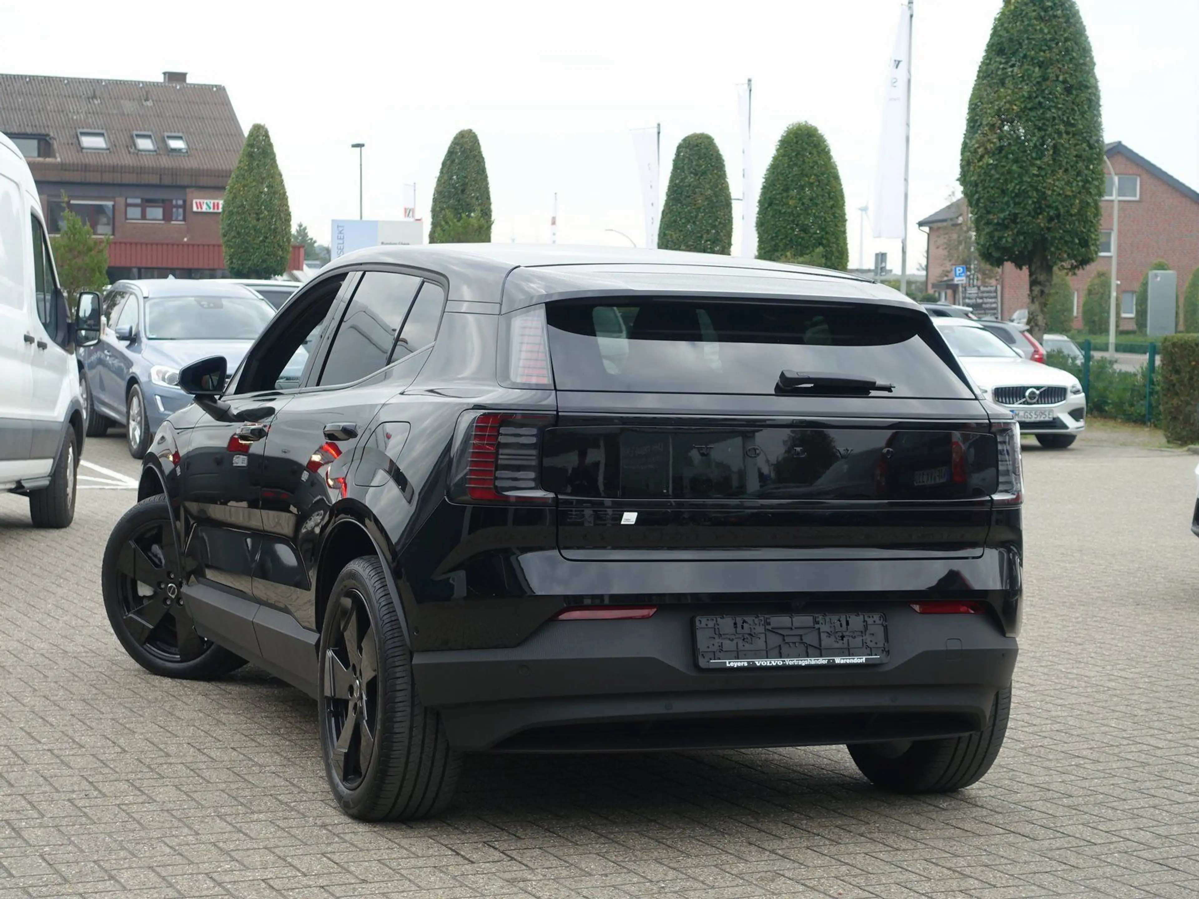 Volvo EX30 Black Edition Ultra Twin Motor Performance — photo 4