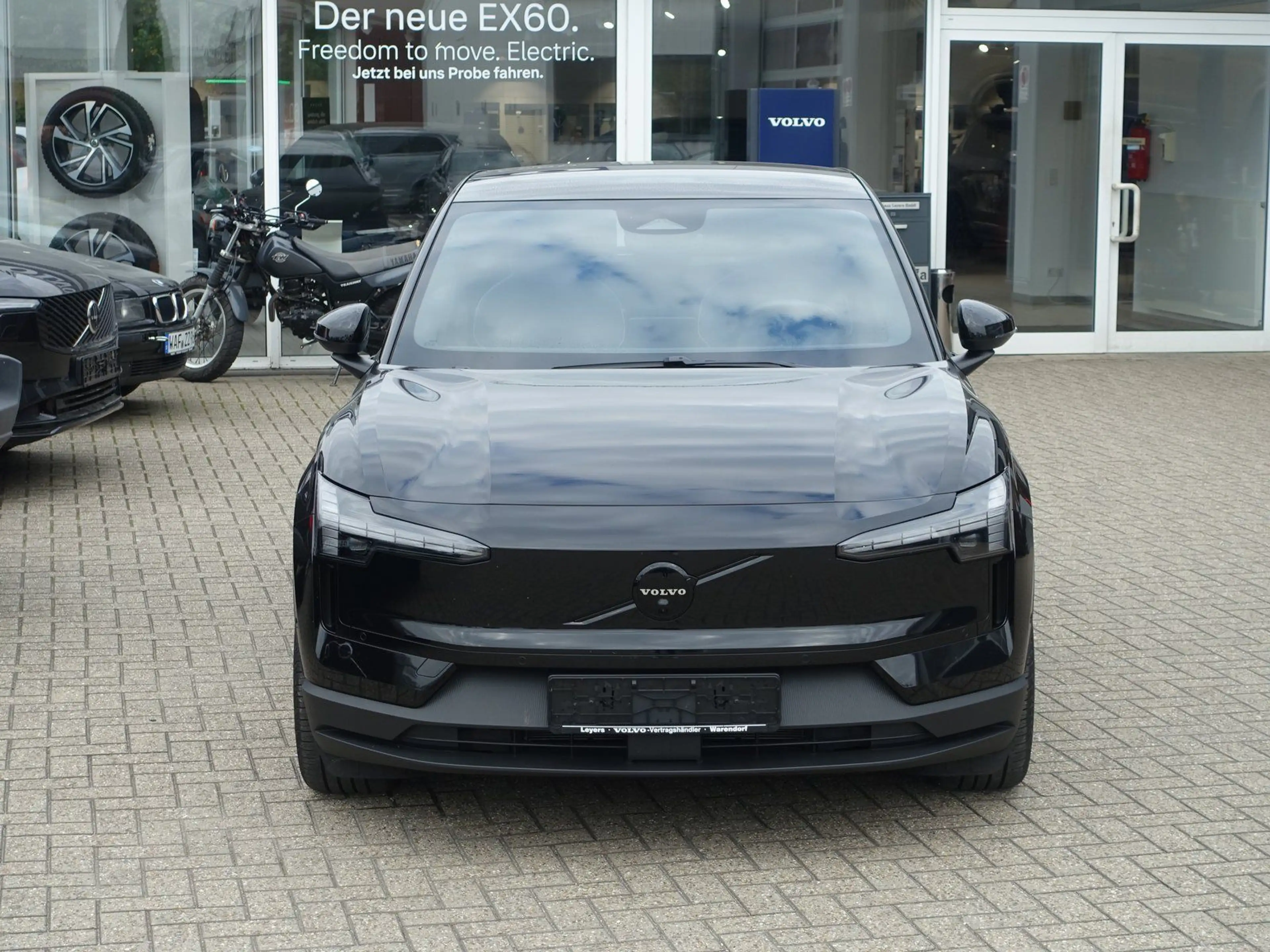 Volvo EX30 Black Edition Ultra Twin Motor Performance — photo 7