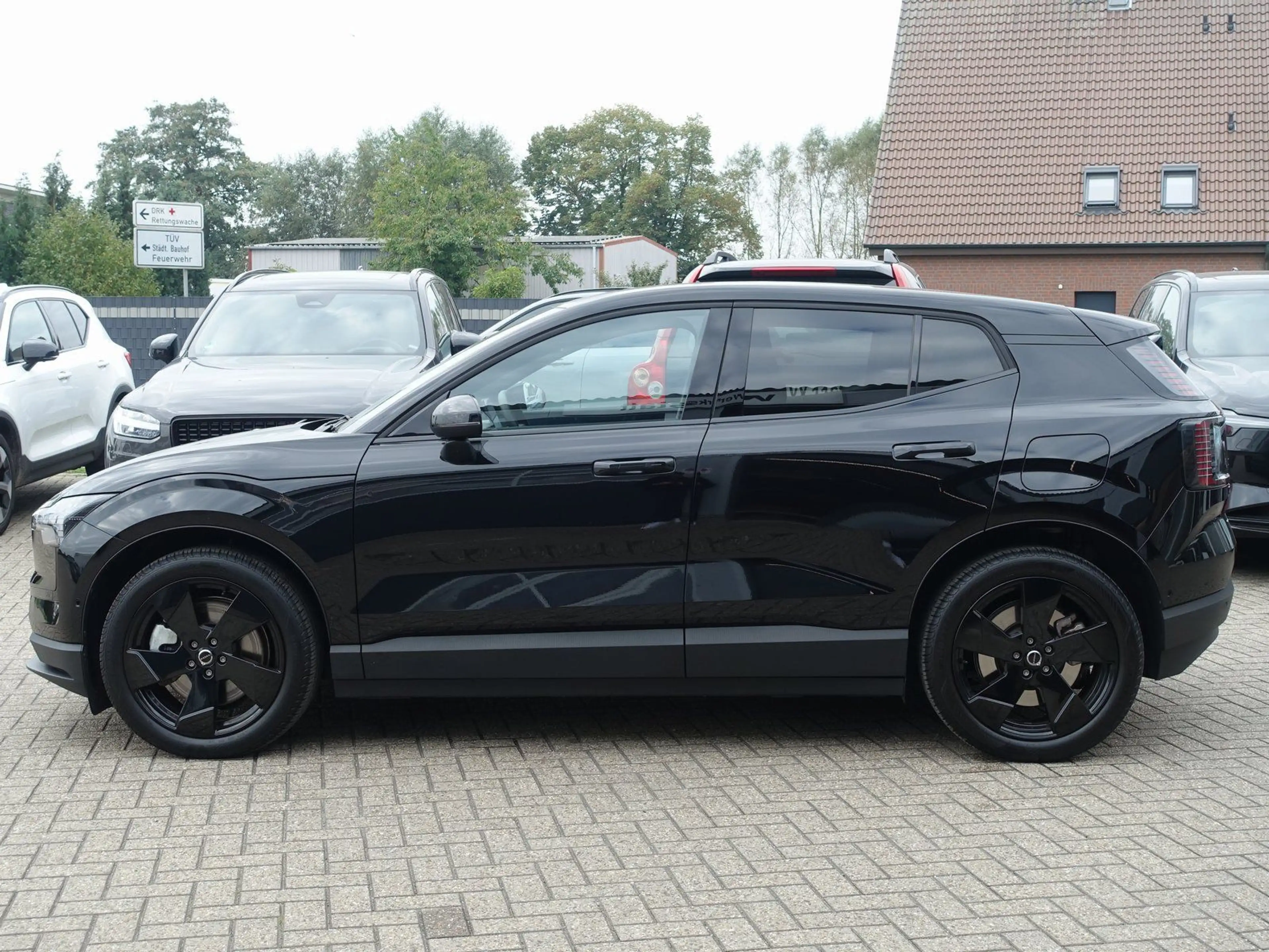 Volvo EX30 Black Edition Ultra Twin Motor Performance — photo 6