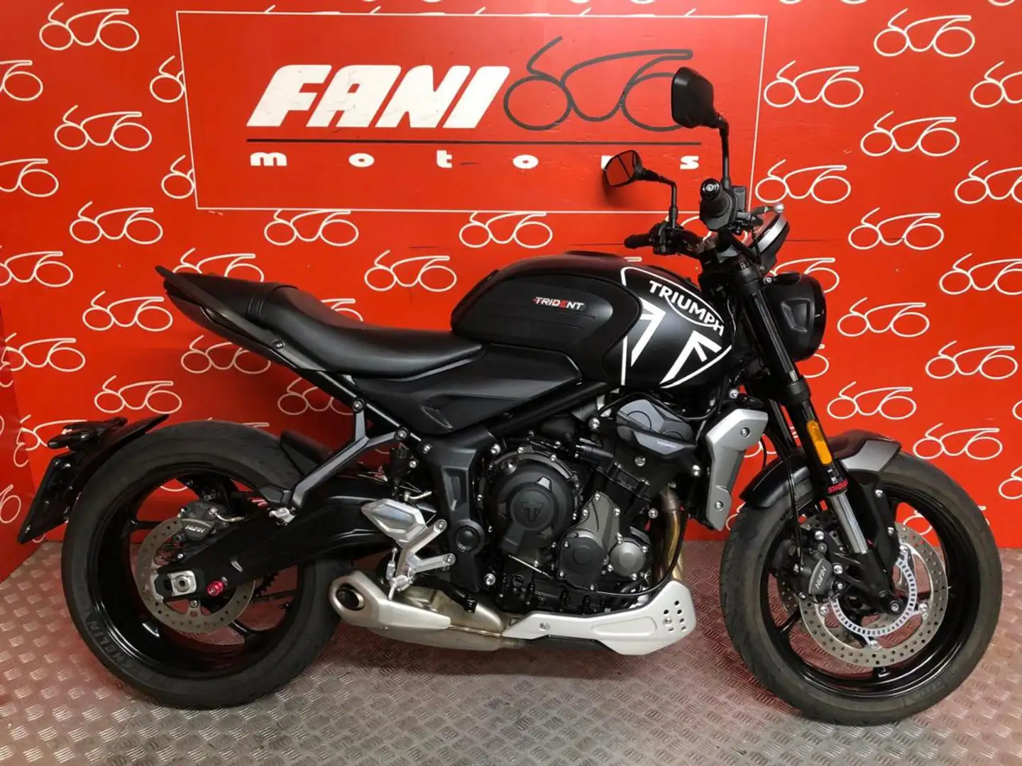 Triumph Trident 660 - Nero - 1