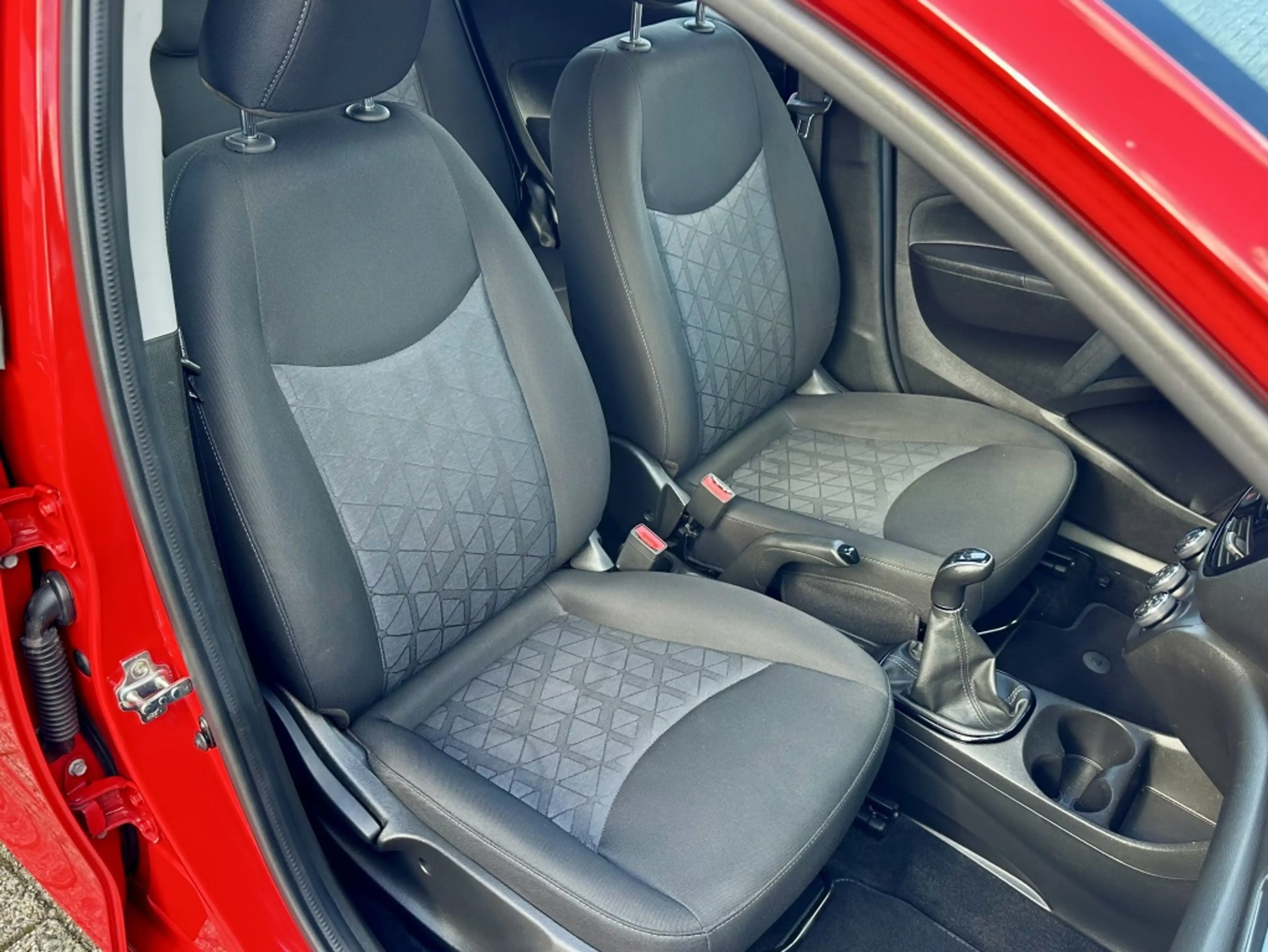 Opel Karl 1.0 120 Jaar Edition — photo 4