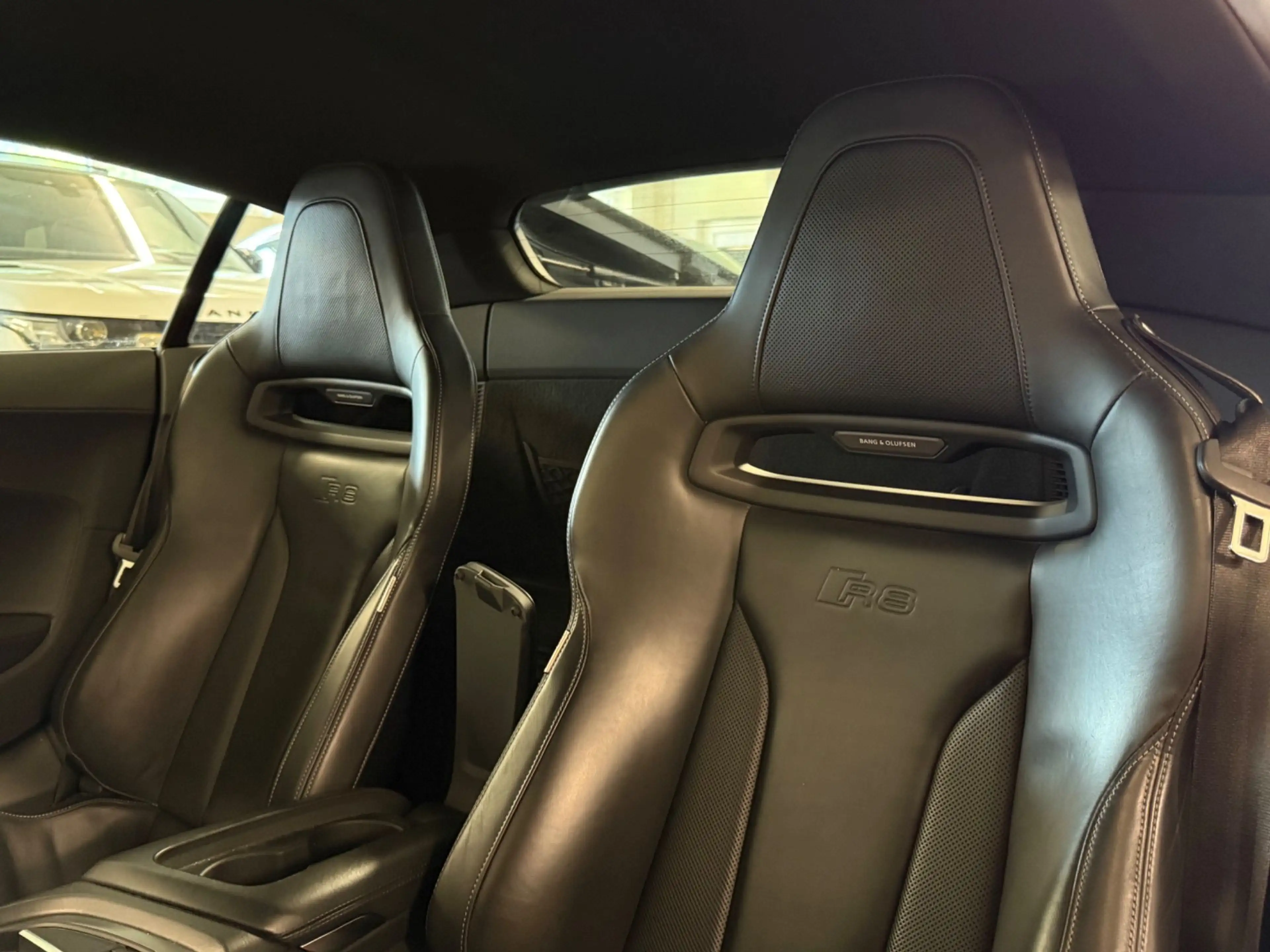 Audi R8 5.2 FSI RWD — photo 9