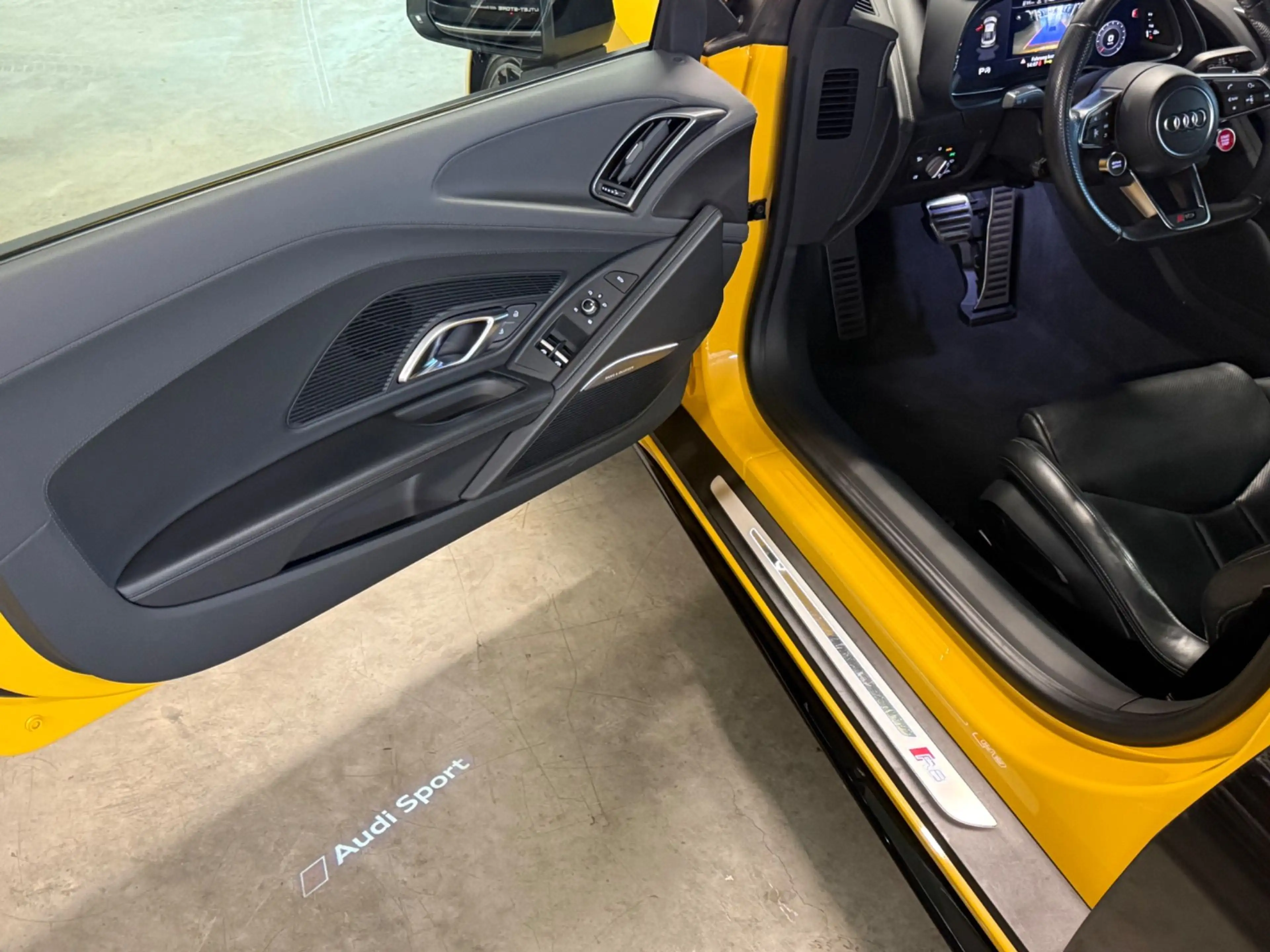 Audi R8 5.2 FSI RWD — photo 7