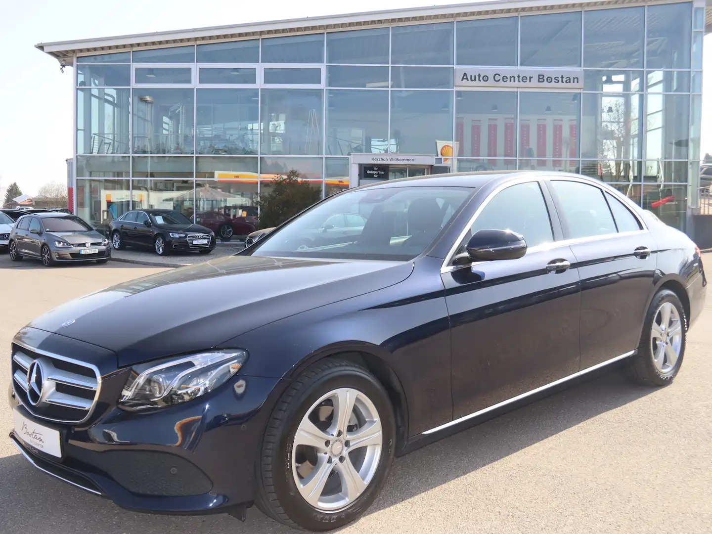 Mercedes-Benz E 220 d/AVANTGARDE/MULTIBEAM/KAMERA/SCHECKHEFT Blau - 2