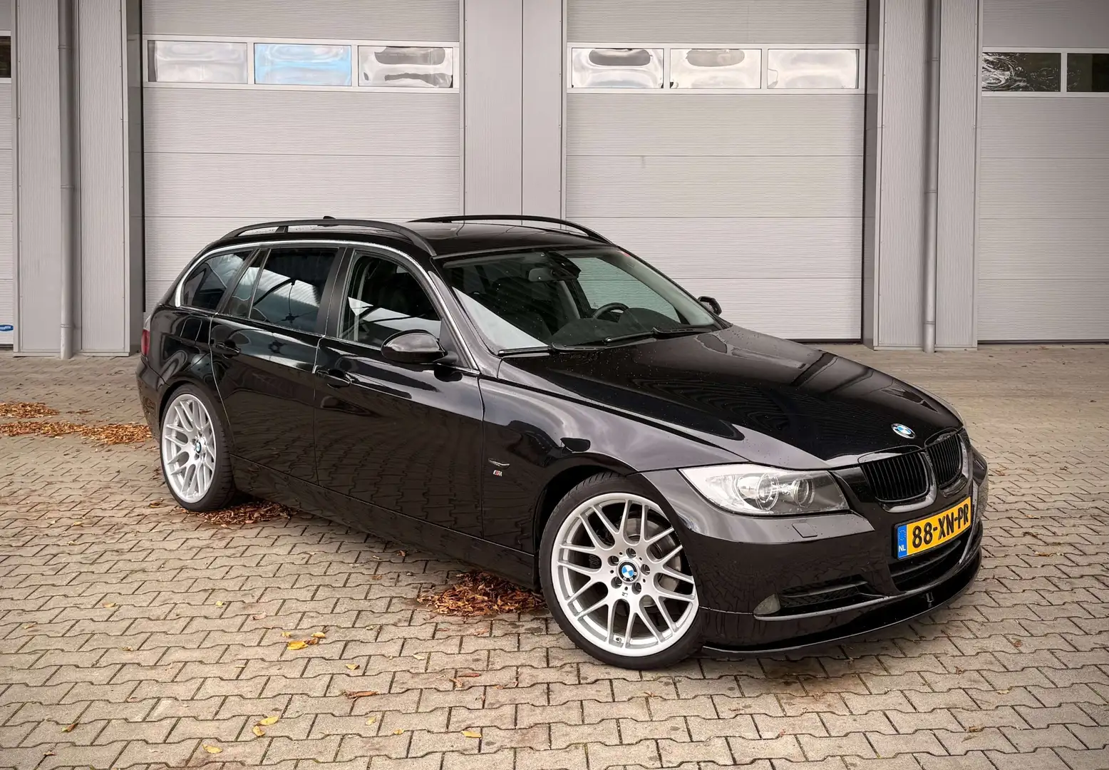 BMW 325 E91 325i High Executive Zwart - 1