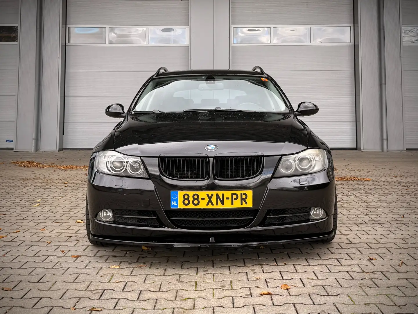 BMW 325 E91 325i High Executive Zwart - 2