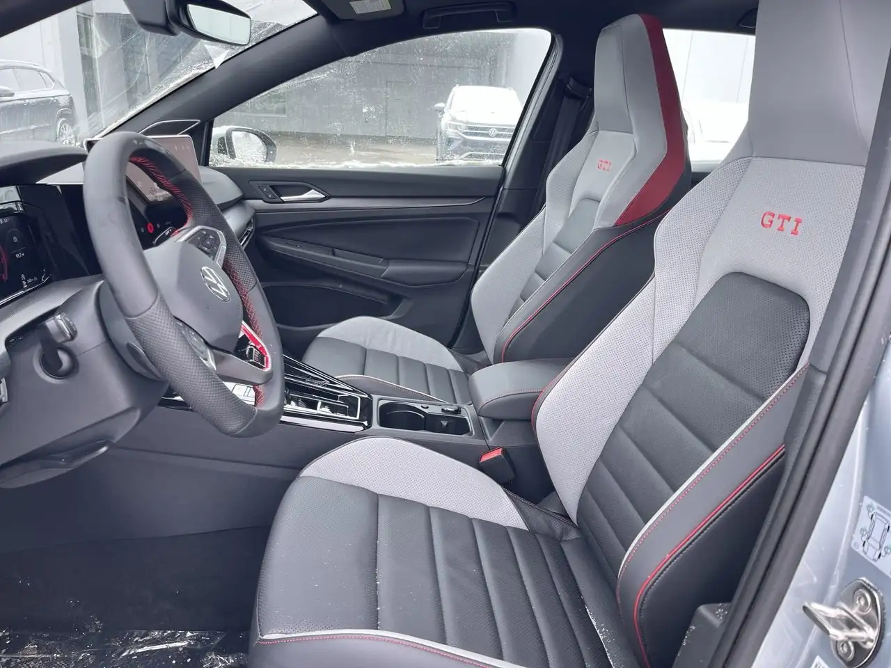 Volkswagen Golf GTI снимка Volkswagen Golf GTI