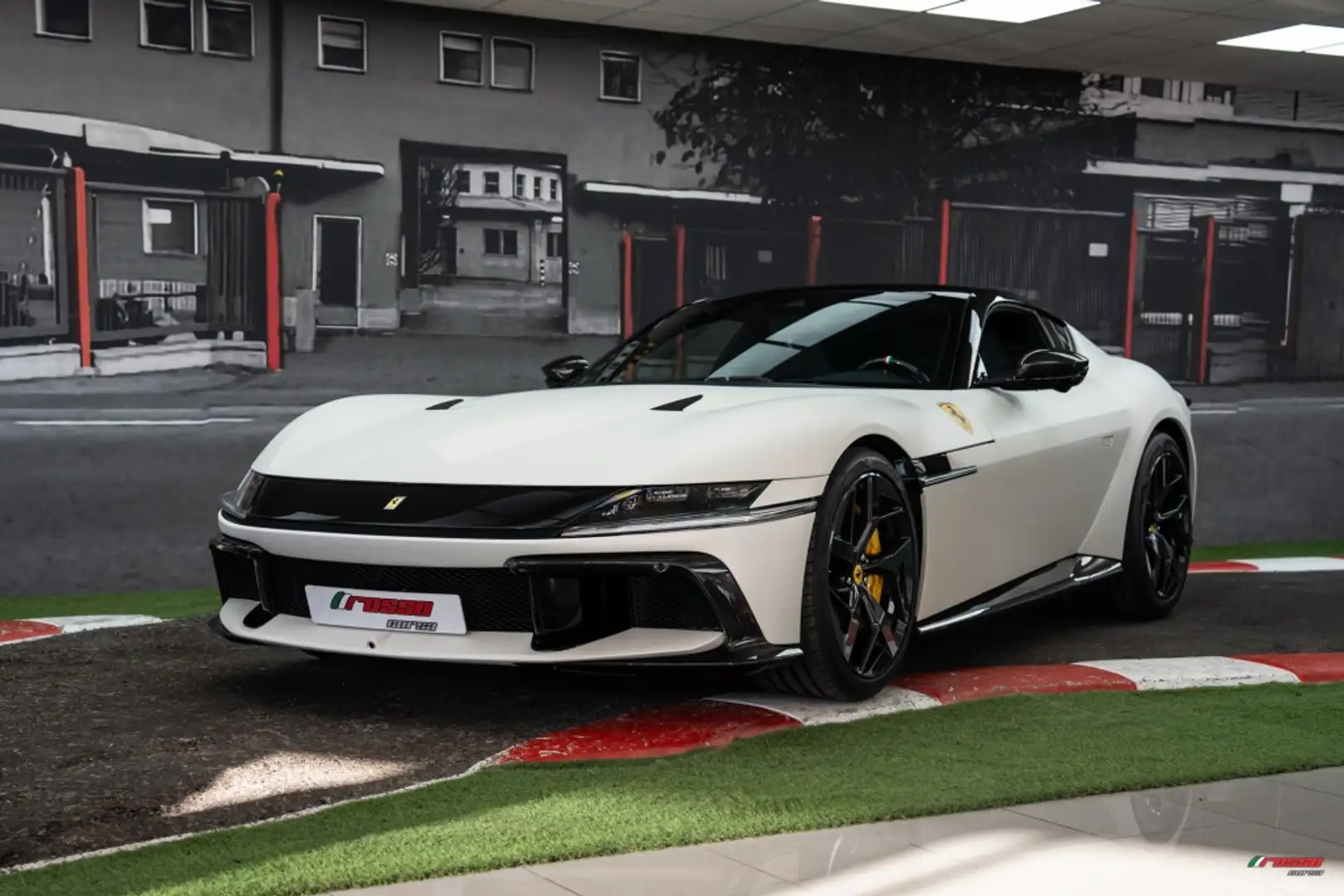 Ferrari 12 Cilindri Weiß - 1