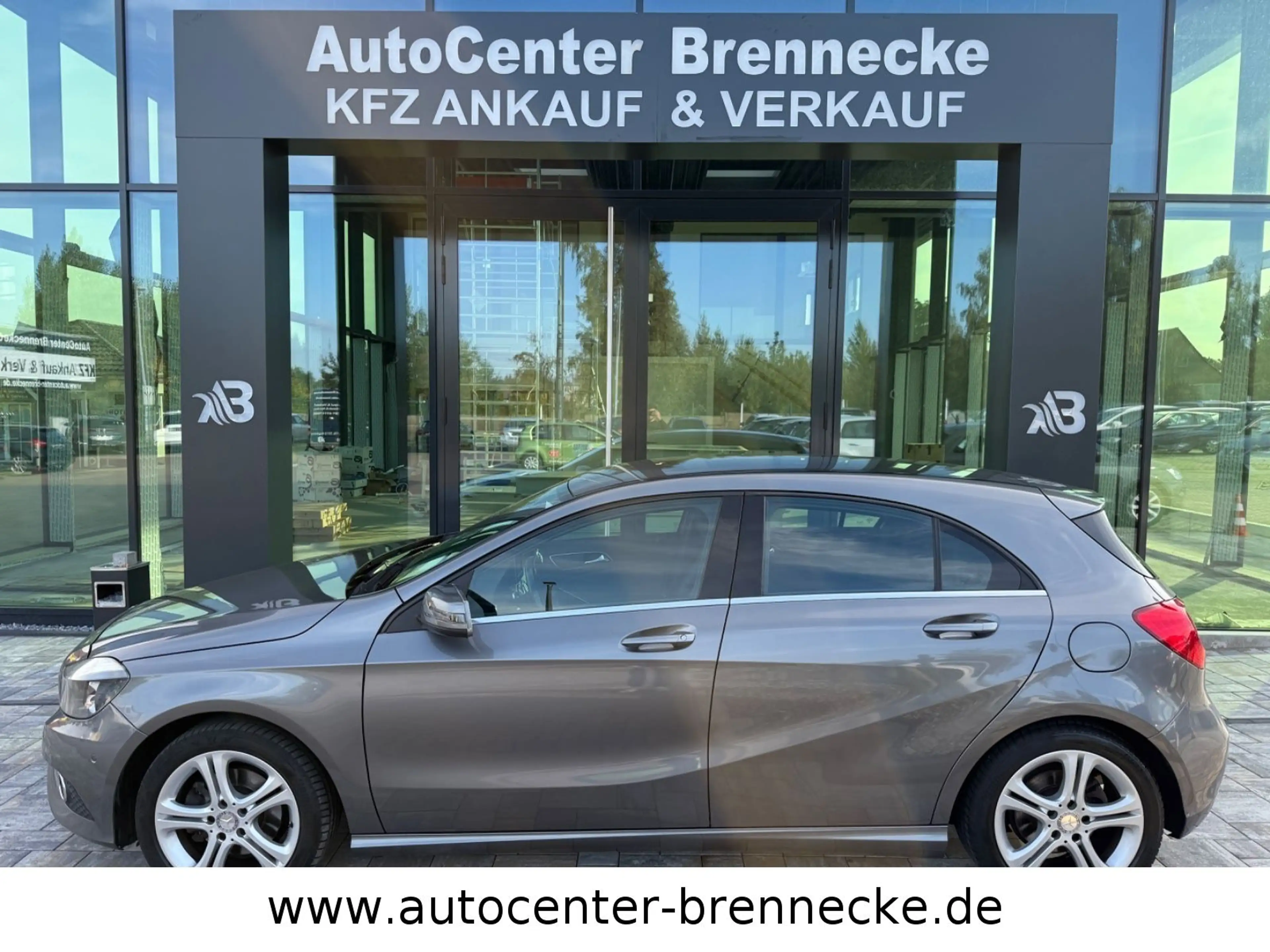 Mercedes-Benz A 180 A180 Style BlueEfficiency*8-fach bereift*PDC* — photo 9