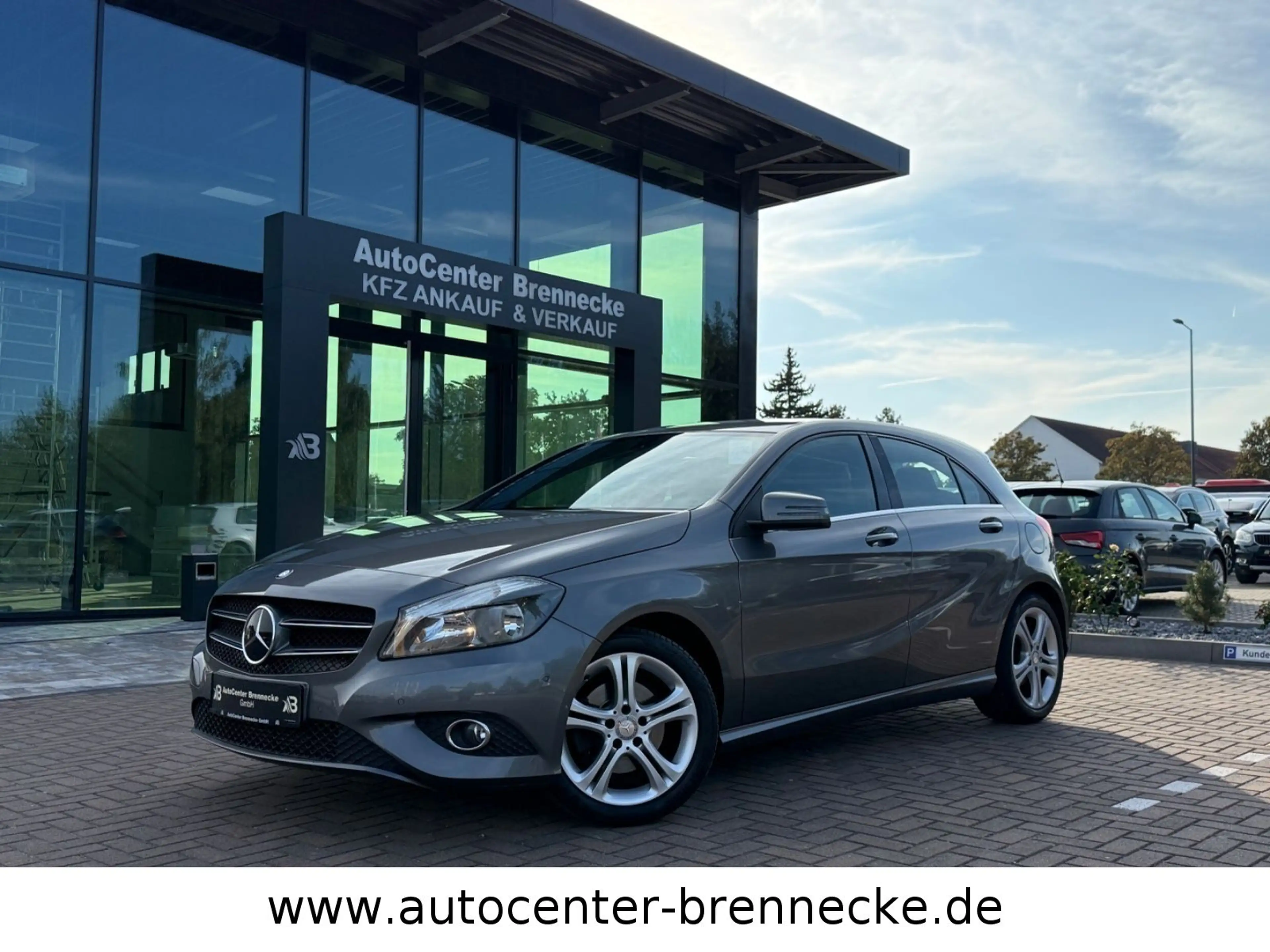 Mercedes-Benz A 180 A180 Style BlueEfficiency*8-fach bereift*PDC*