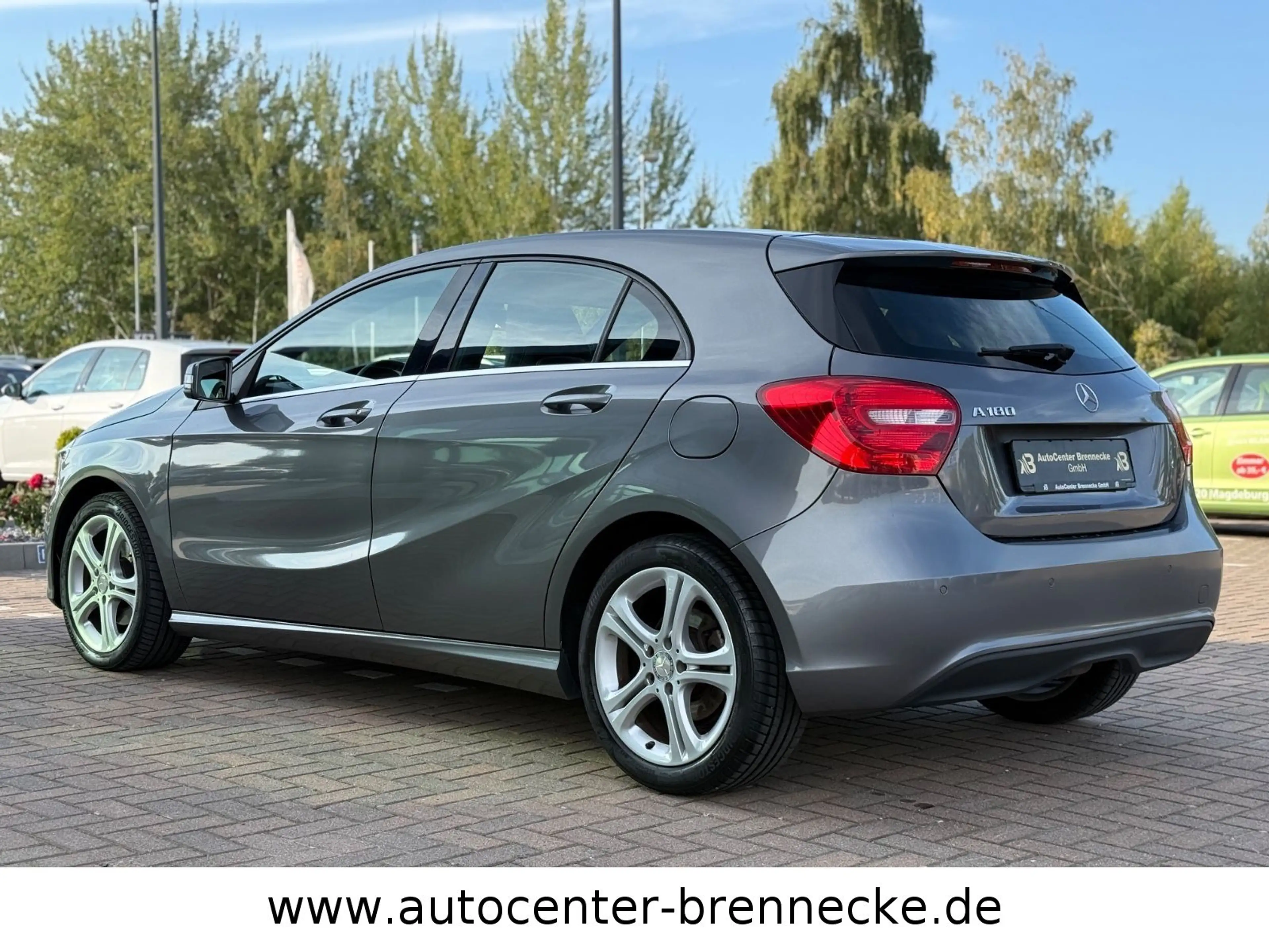 Mercedes-Benz A 180 A180 Style BlueEfficiency*8-fach bereift*PDC* — photo 7