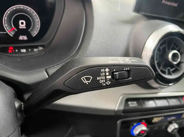 Audi Q2 view 10