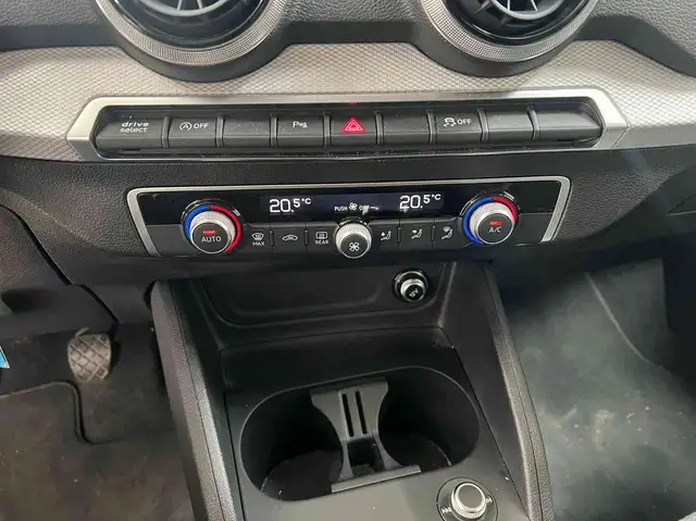 Audi Q2 view 13