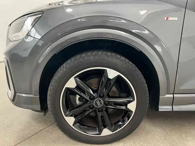 Audi Q2 view 3