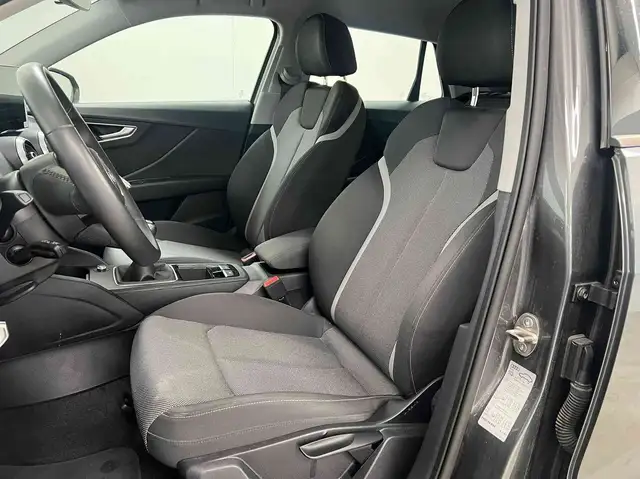 Audi Q2 view 8