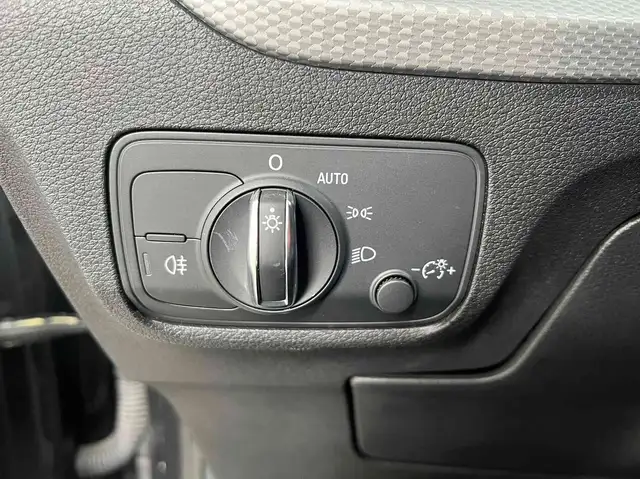 Audi Q2 view 15