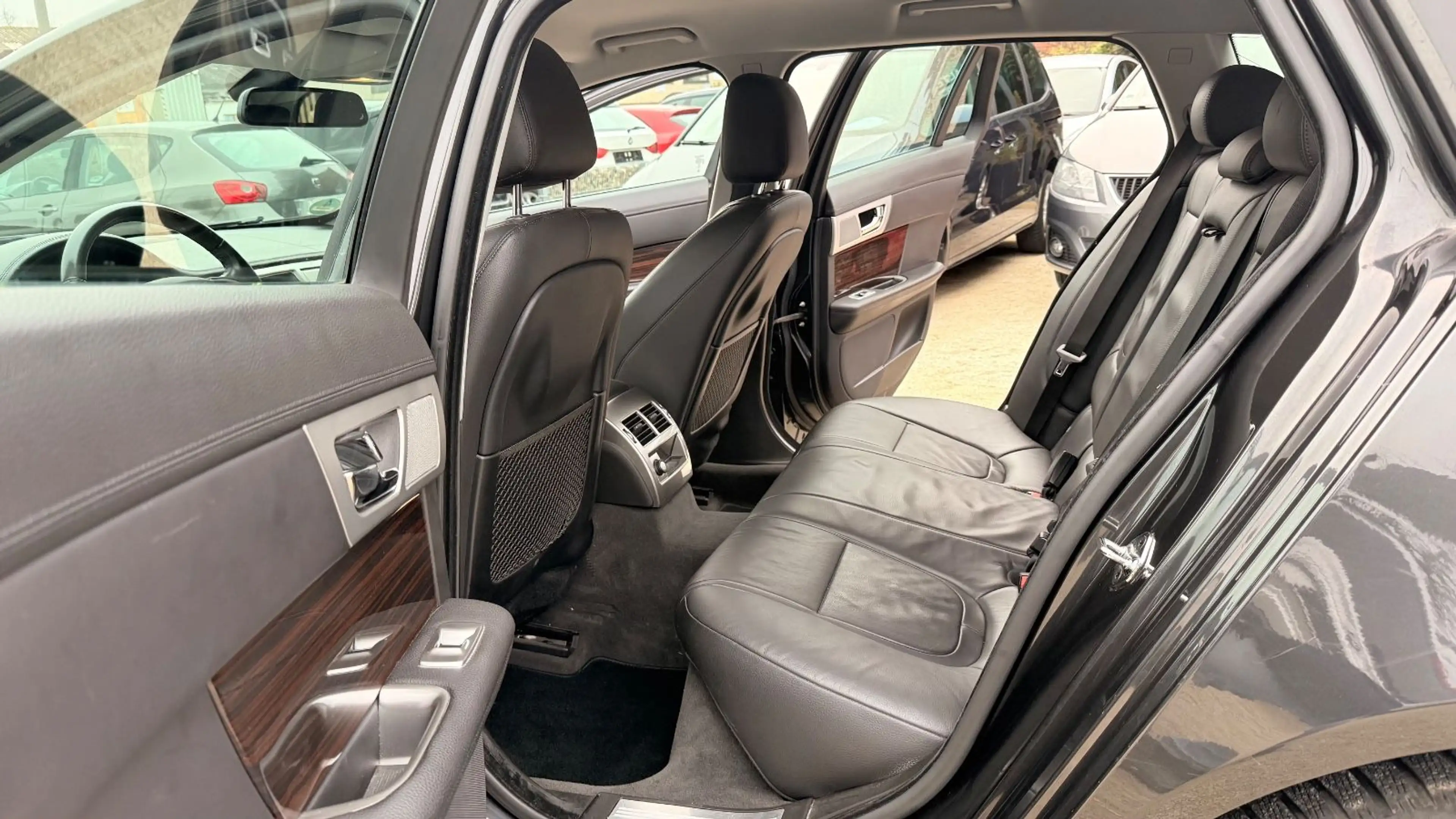 Jaguar XF Sportbrake 2.2 Diesel — photo 23