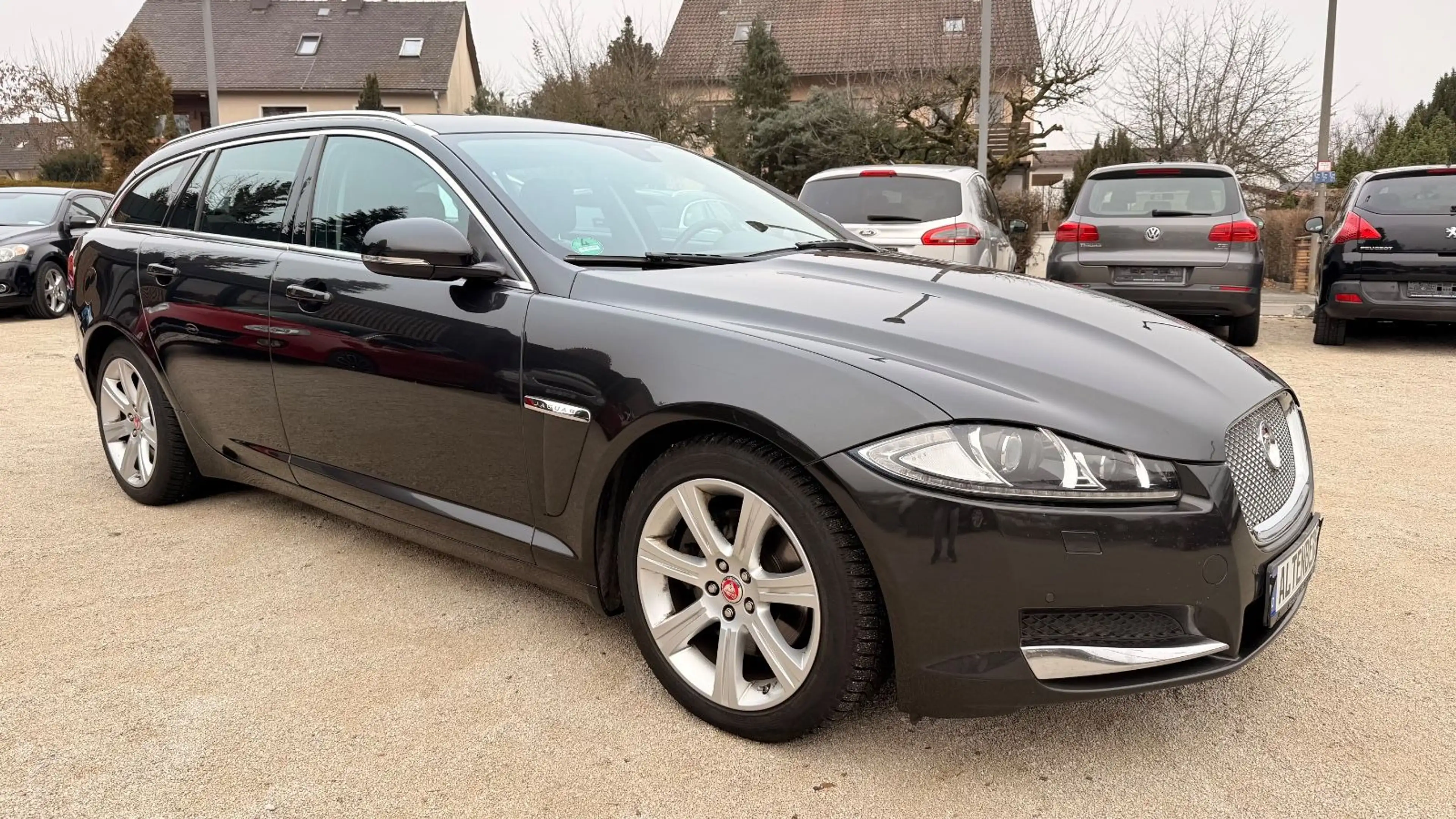 Jaguar XF Sportbrake 2.2 Diesel — photo 3