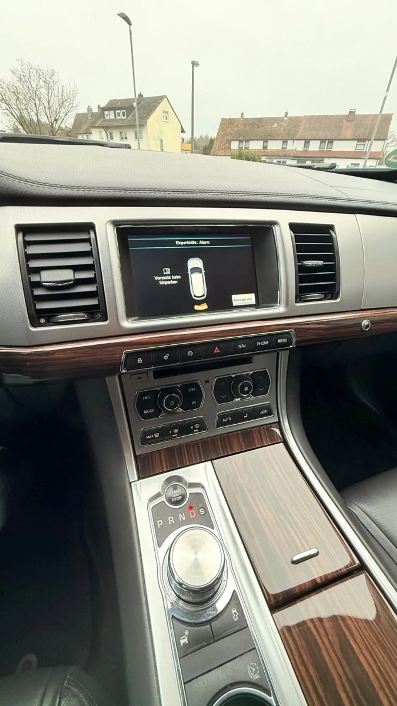 Jaguar XF Sportbrake 2.2 Diesel — photo 9