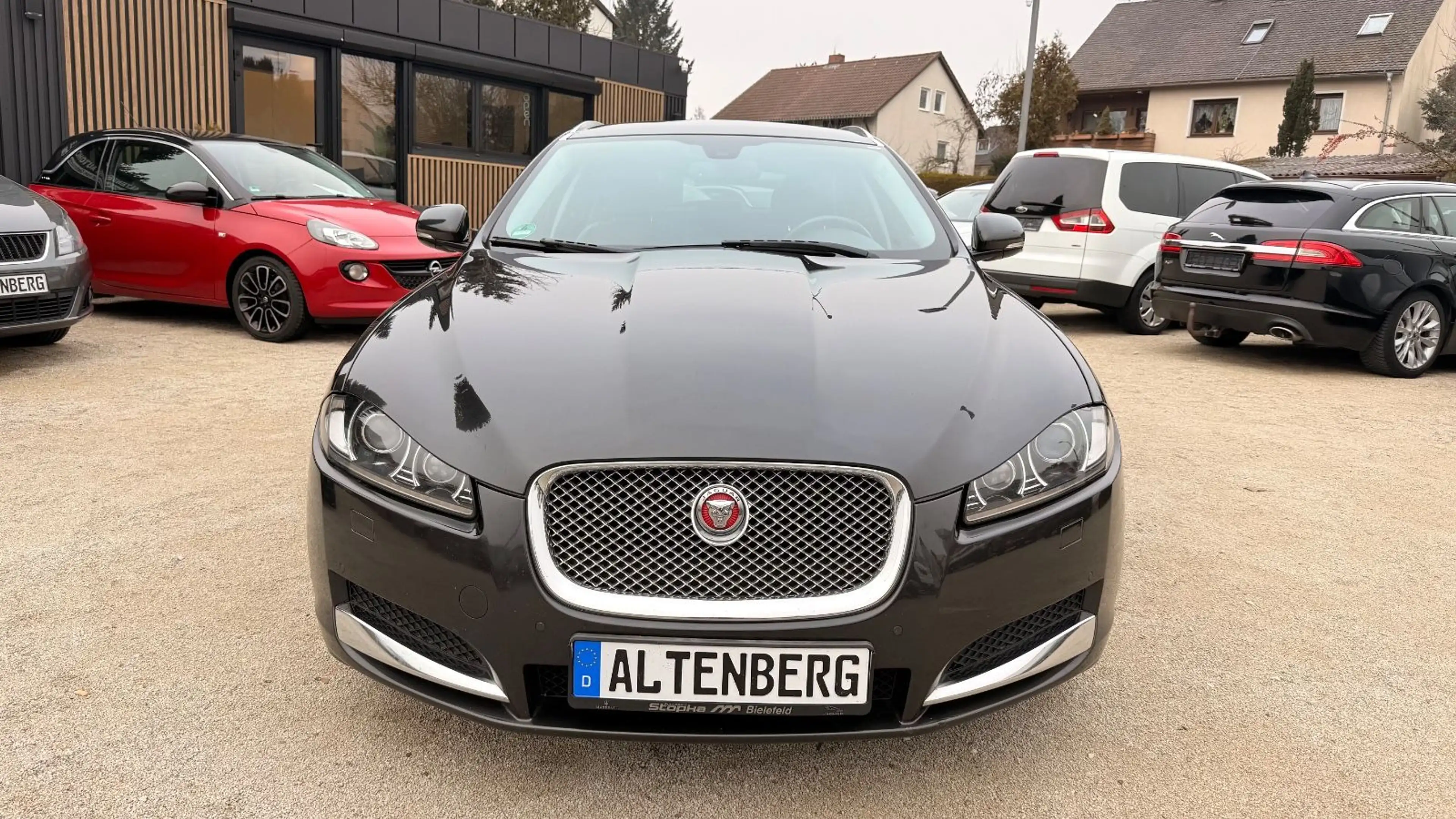 Jaguar XF Sportbrake 2.2 Diesel — photo 2