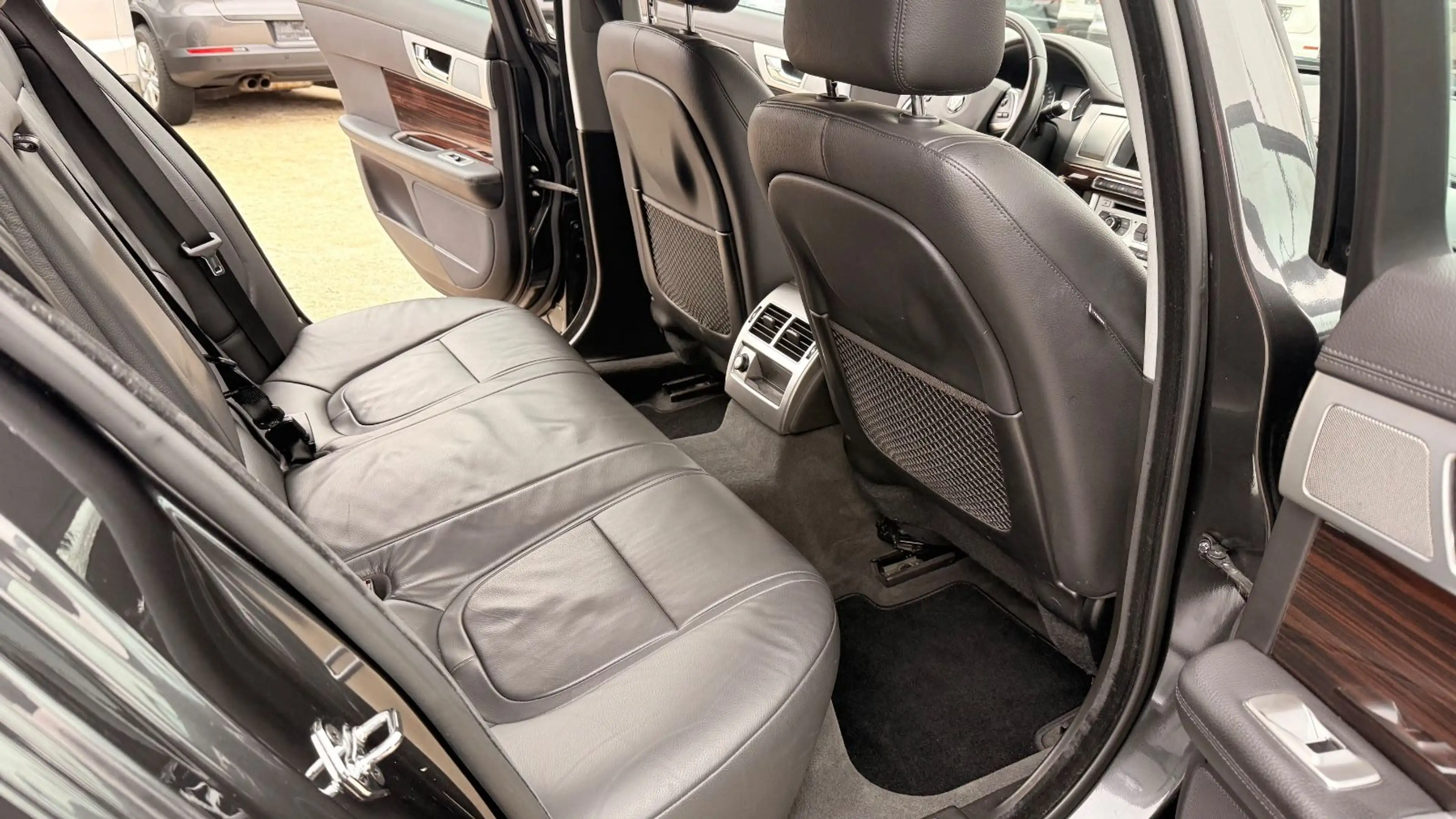 Jaguar XF Sportbrake 2.2 Diesel — photo 16