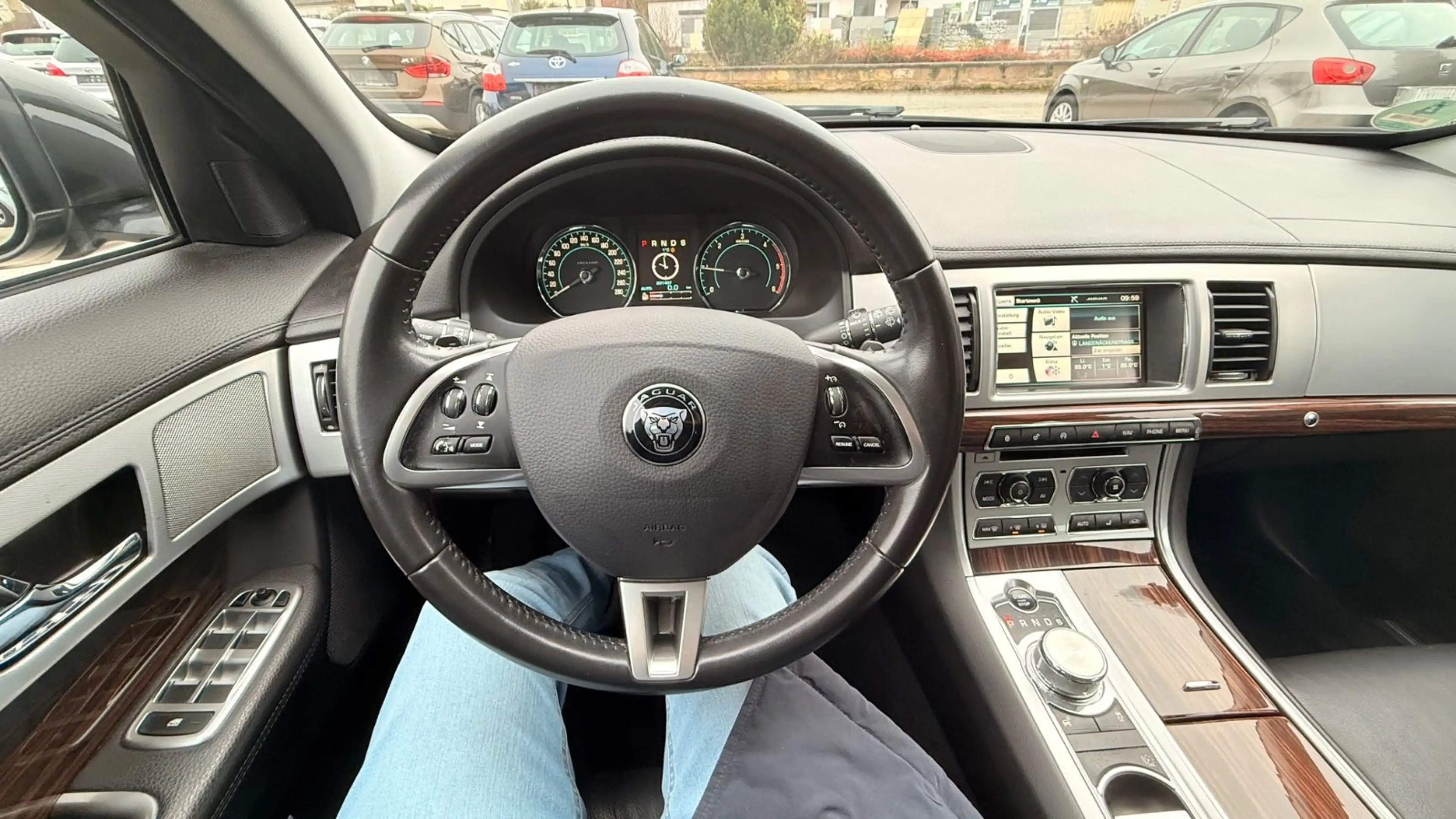 Jaguar XF Sportbrake 2.2 Diesel — photo 12