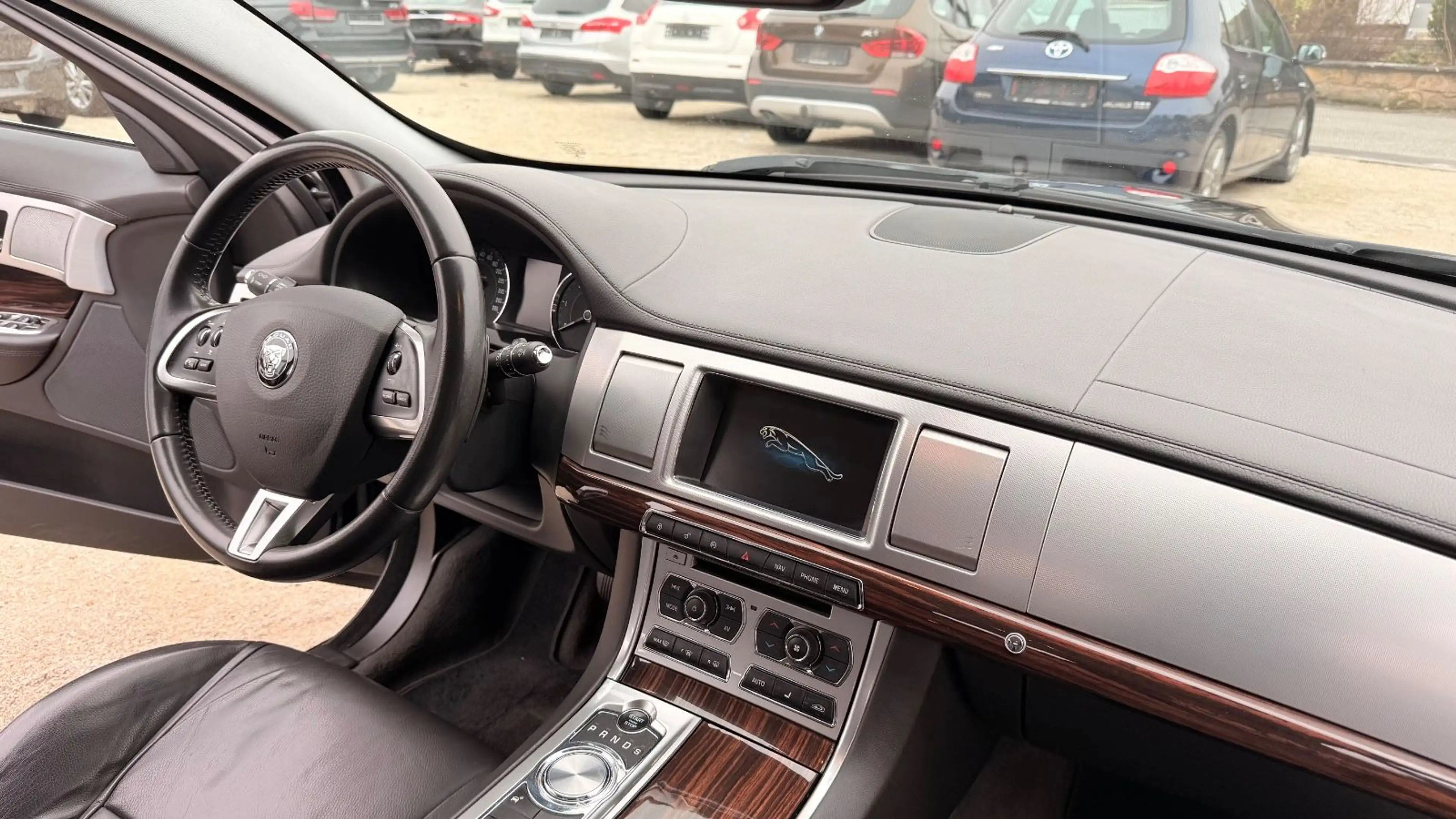 Jaguar XF Sportbrake 2.2 Diesel — photo 14