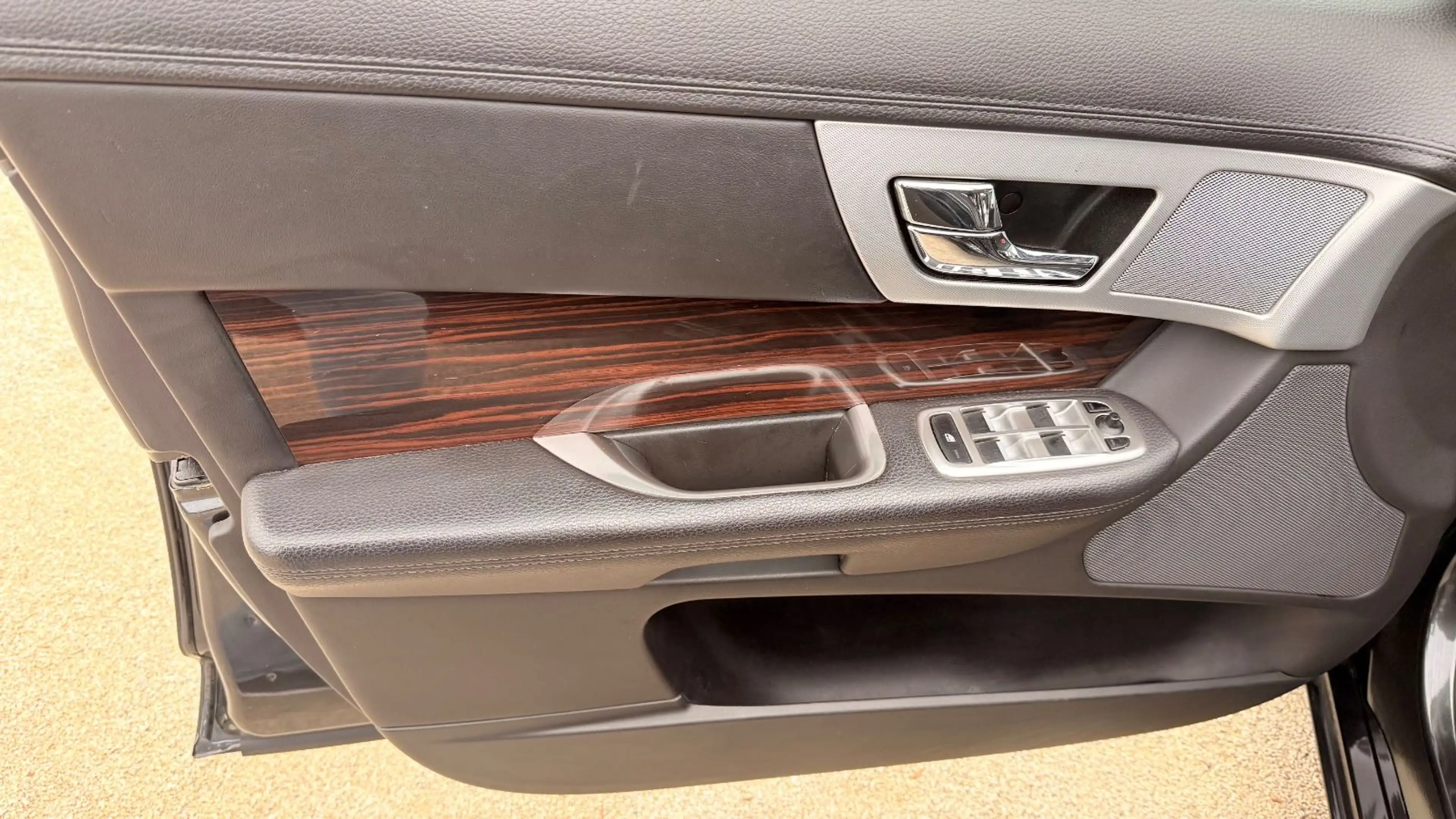 Jaguar XF Sportbrake 2.2 Diesel — photo 21