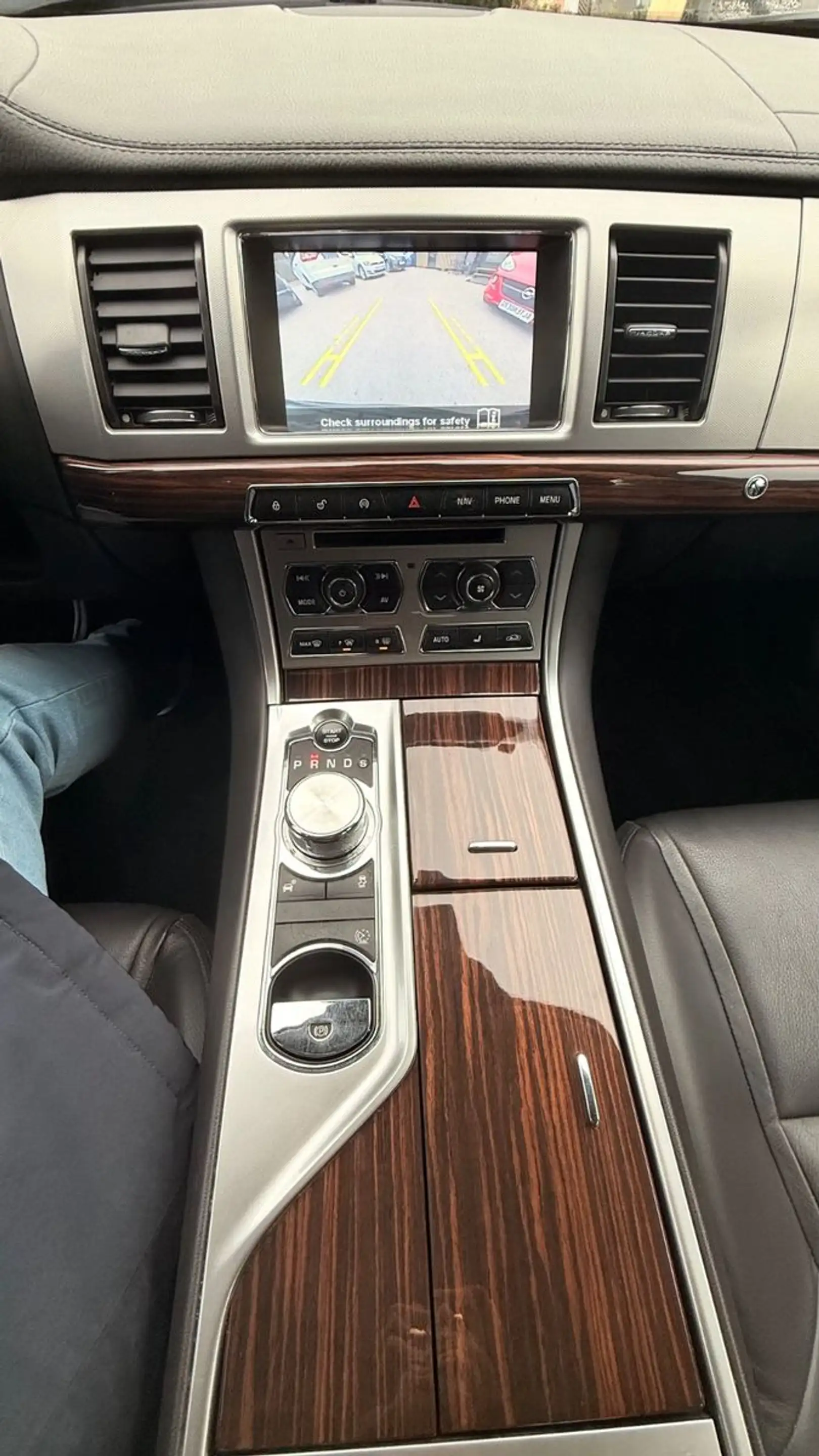 Jaguar XF Sportbrake 2.2 Diesel — photo 13