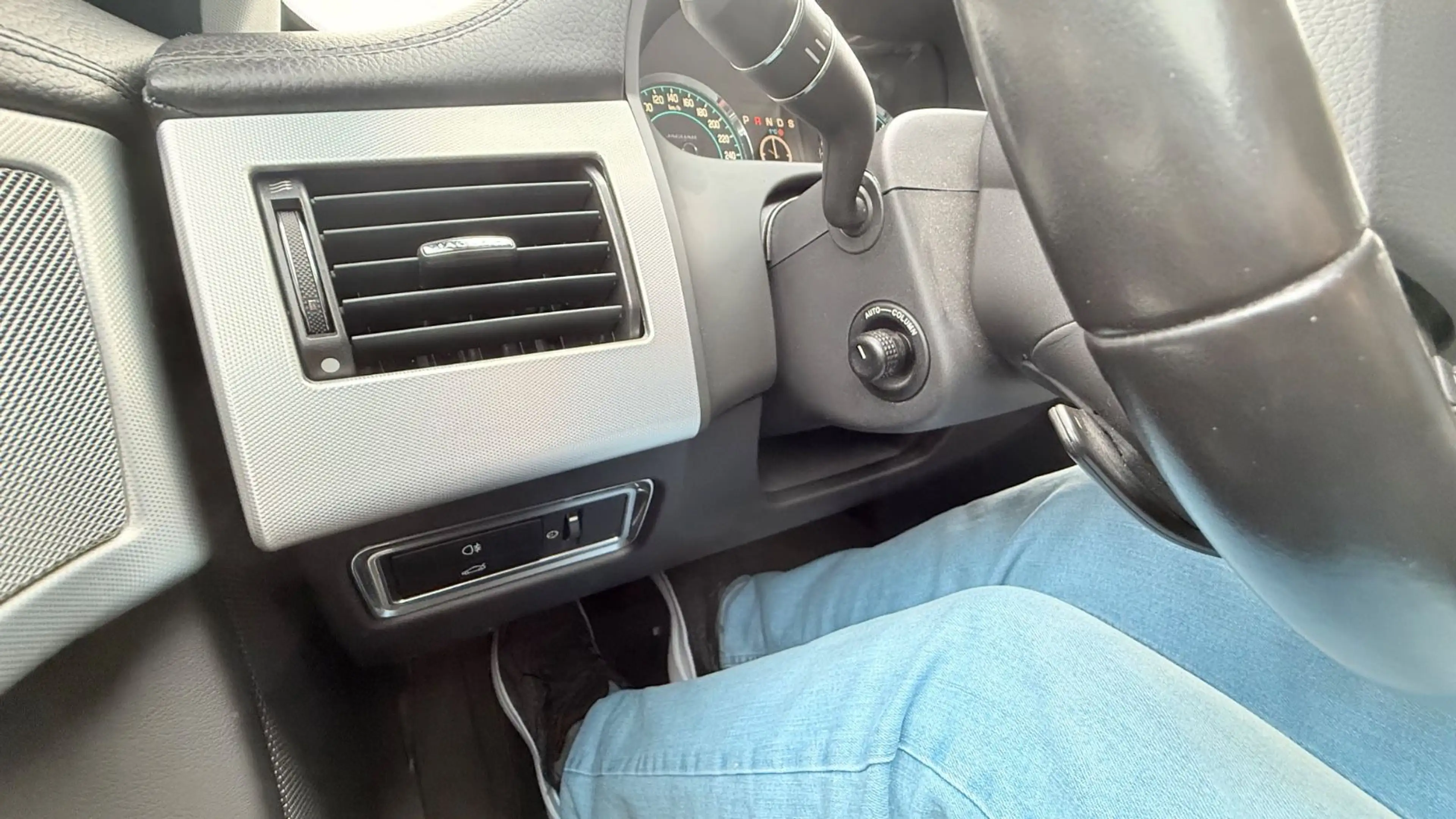 Jaguar XF Sportbrake 2.2 Diesel — photo 10