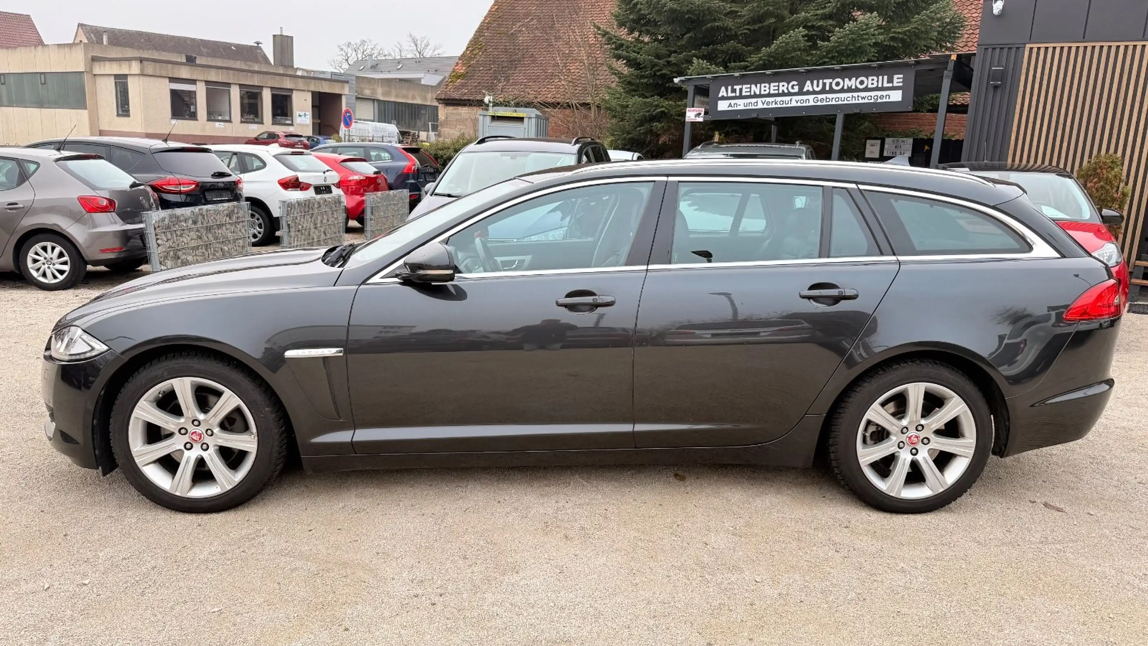 Jaguar XF Sportbrake 2.2 Diesel — photo 4