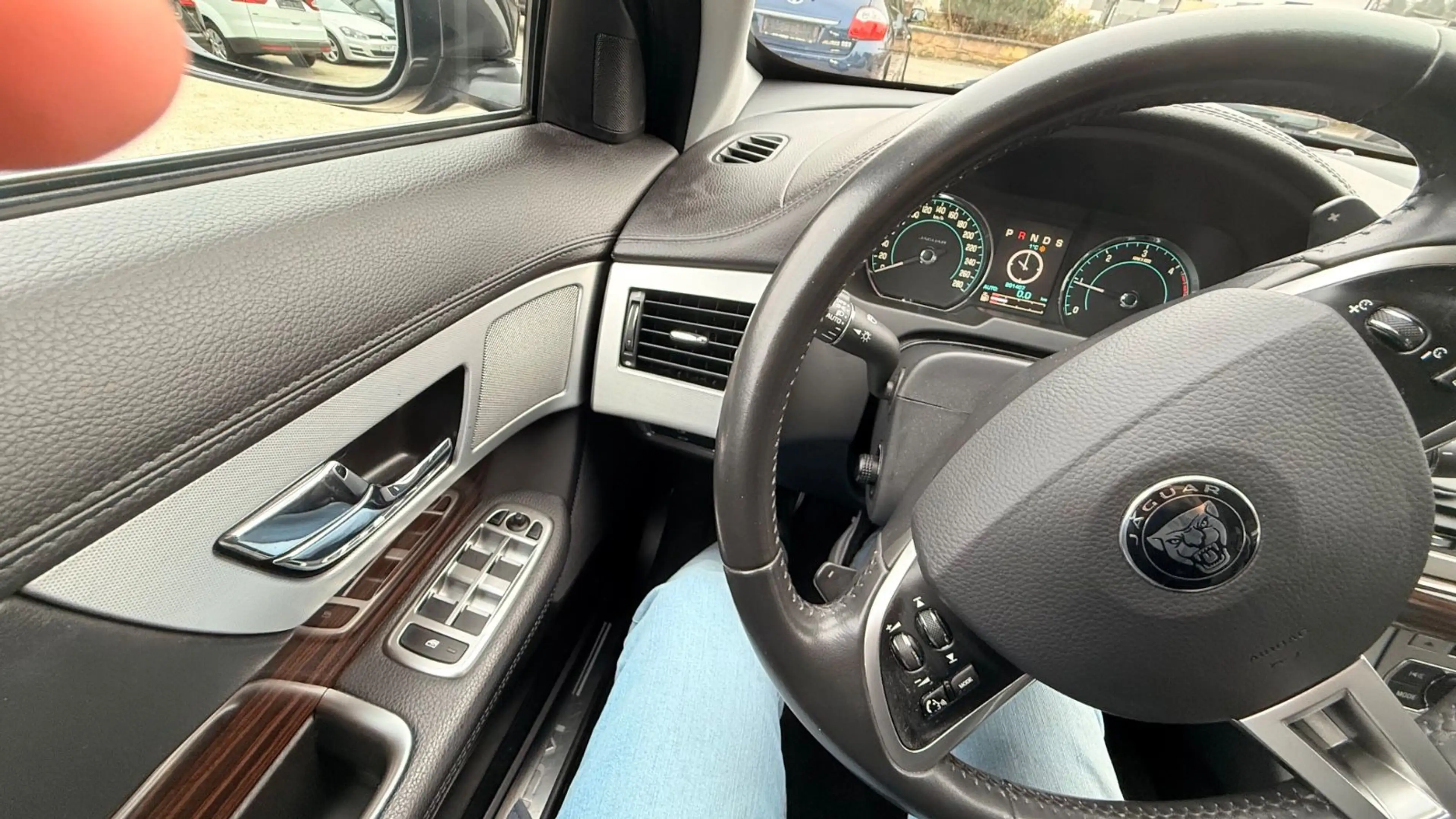 Jaguar XF Sportbrake 2.2 Diesel — photo 11