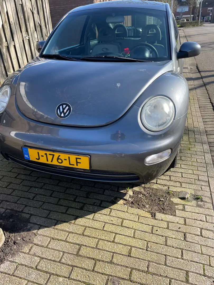 Volkswagen New Beetle 1.4 Gris - 1