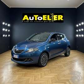 Ypsilon III 1.0 firefly hybrid 70cv Platino