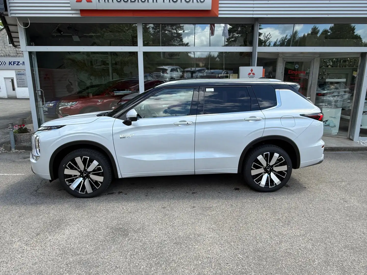 Mitsubishi Outlander 2.4 4WD PHEV Top #Yamaha Ultimate+HUD+LED+BSW# Weiß - 2