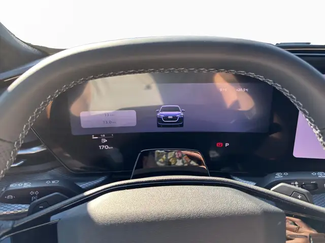 Audi Q5 view 12