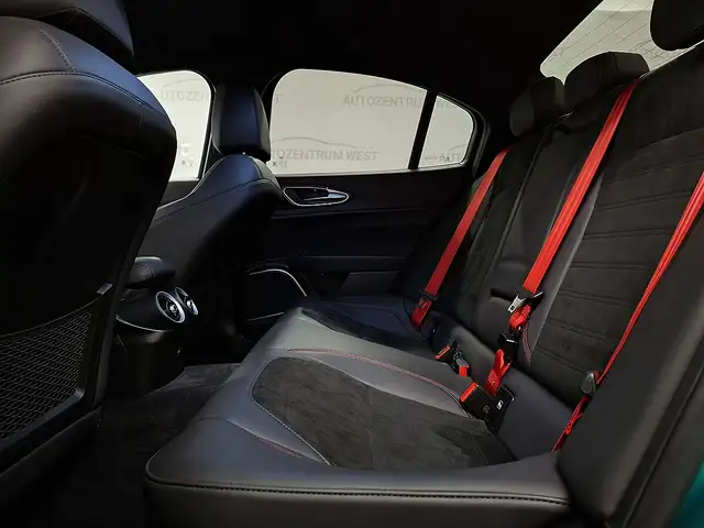 Alfa Romeo Giulia Quadrifoglio 2,9 Alfa 510 ATX RWD...AKRAPOVIC, ... Ansicht 16