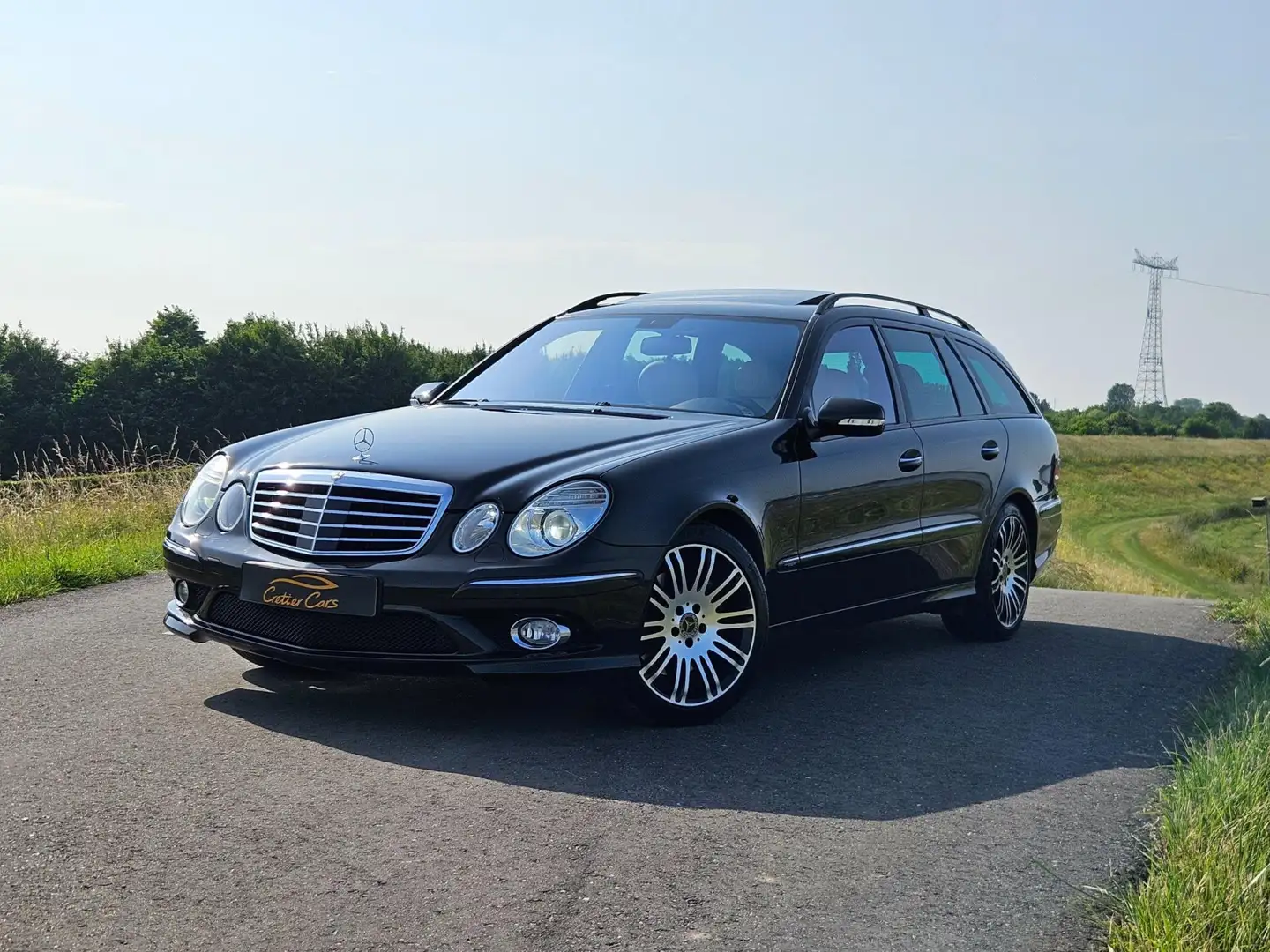 Mercedes-Benz E 500 Estate 4-Matic AMG | Designo Special Edition Černá - 1
