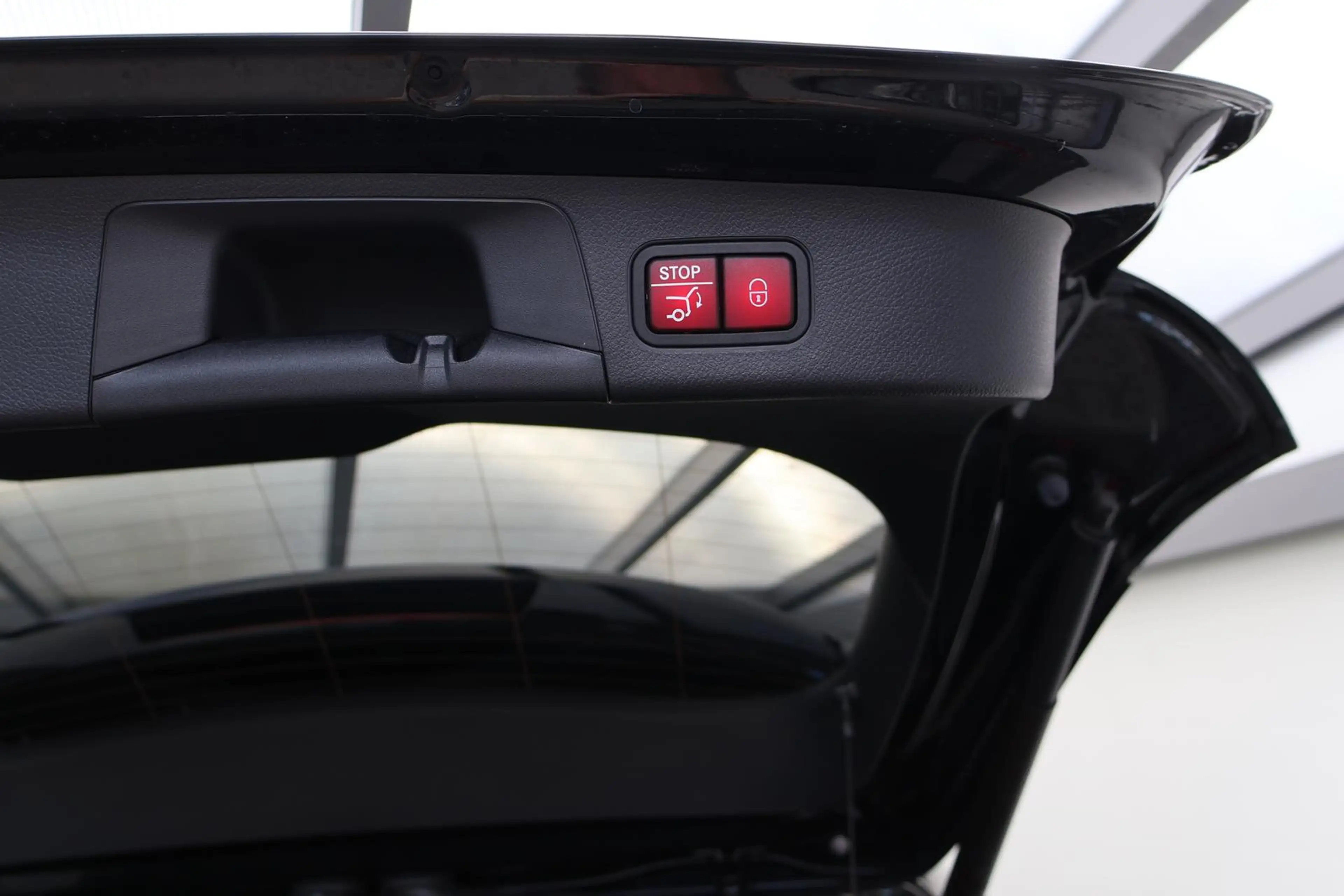Mercedes-Benz GLA 220 4Matic Progressive RFK Leder Distronic — photo 6
