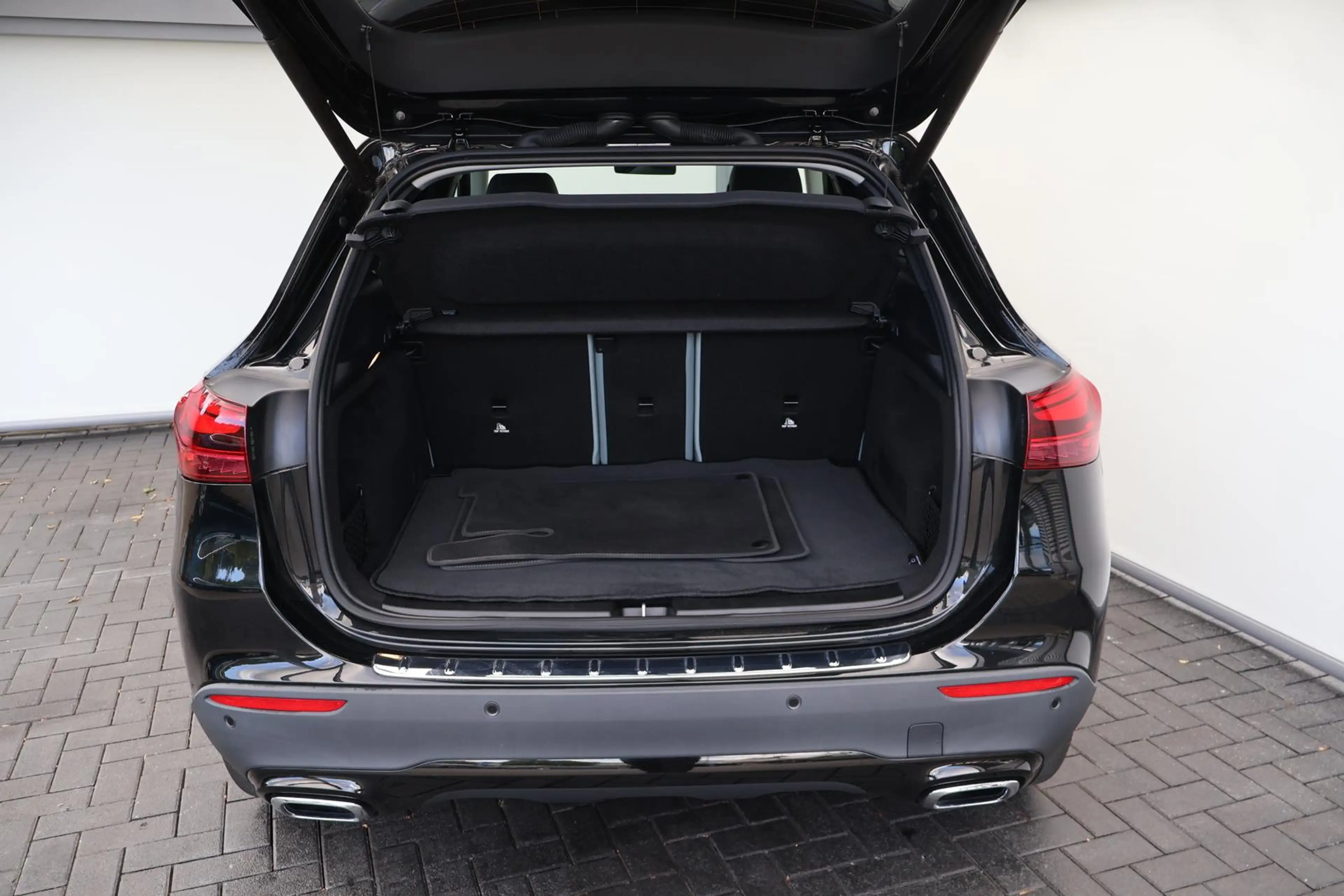 Mercedes-Benz GLA 220 4Matic Progressive RFK Leder Distronic — photo 5