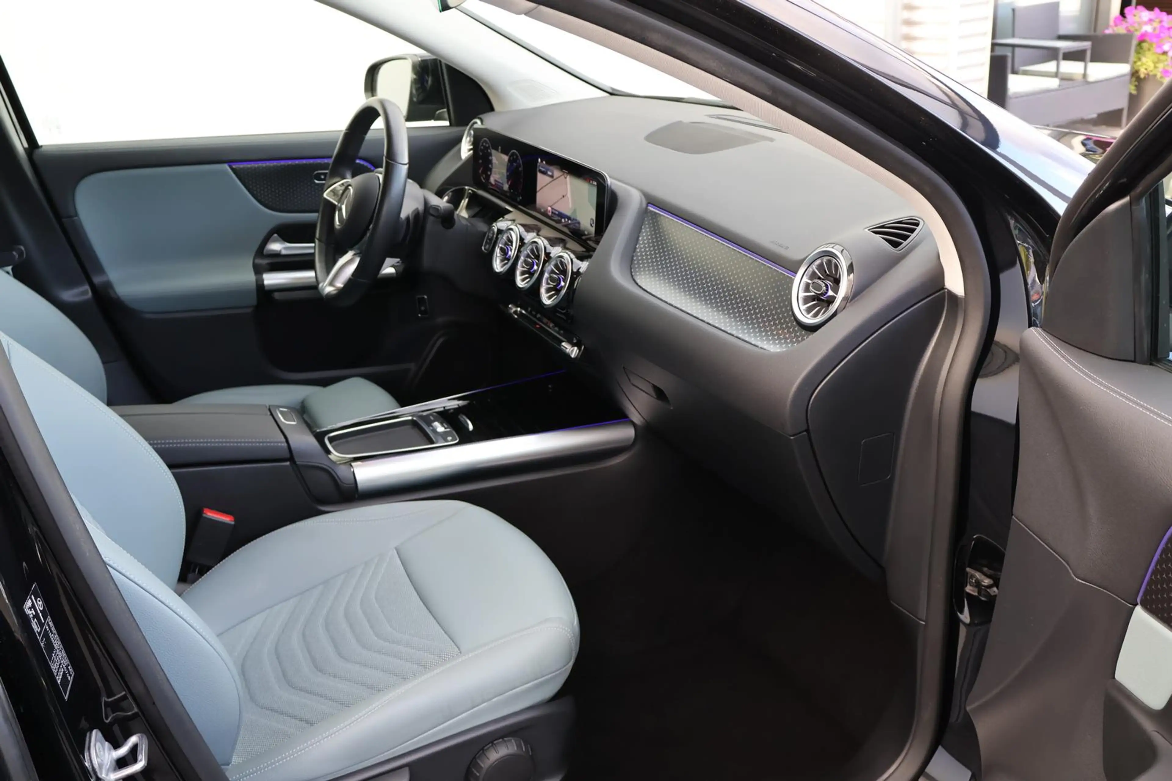 Mercedes-Benz GLA 220 4Matic Progressive RFK Leder Distronic — photo 11