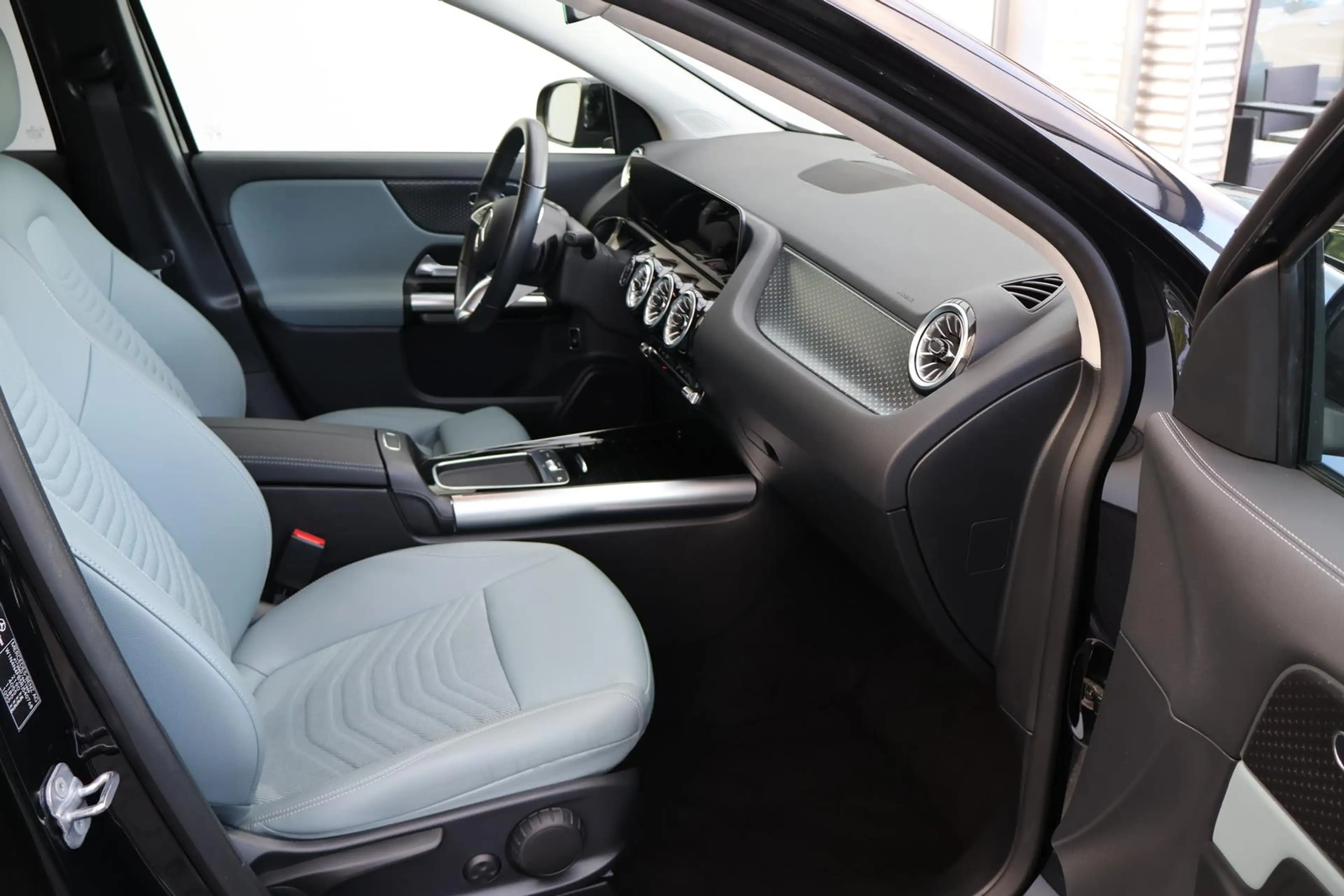 Mercedes-Benz GLA 220 4Matic Progressive RFK Leder Distronic — photo 10