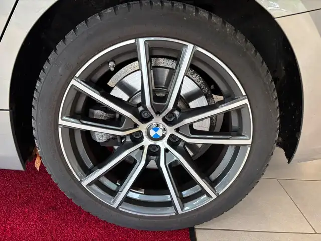 BMW 3 Series view 10