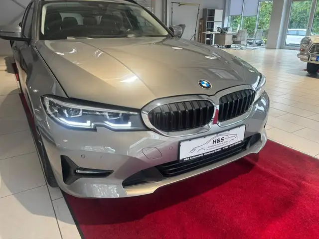 BMW 3 Series view 9
