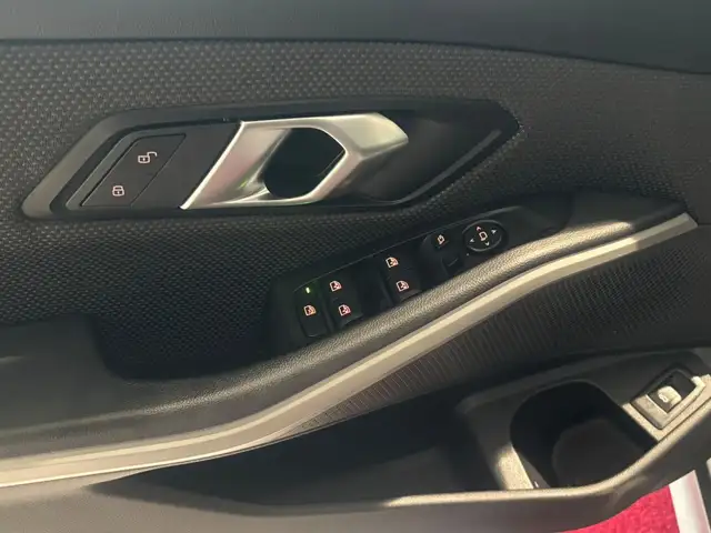 BMW 3 Series view 15