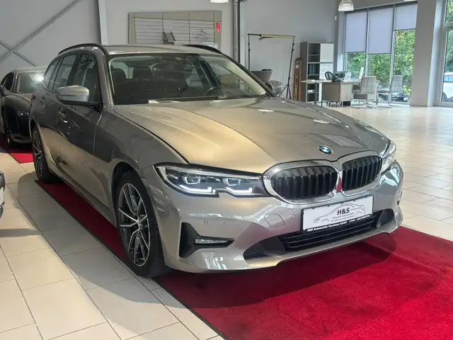BMW 3 Series view 8